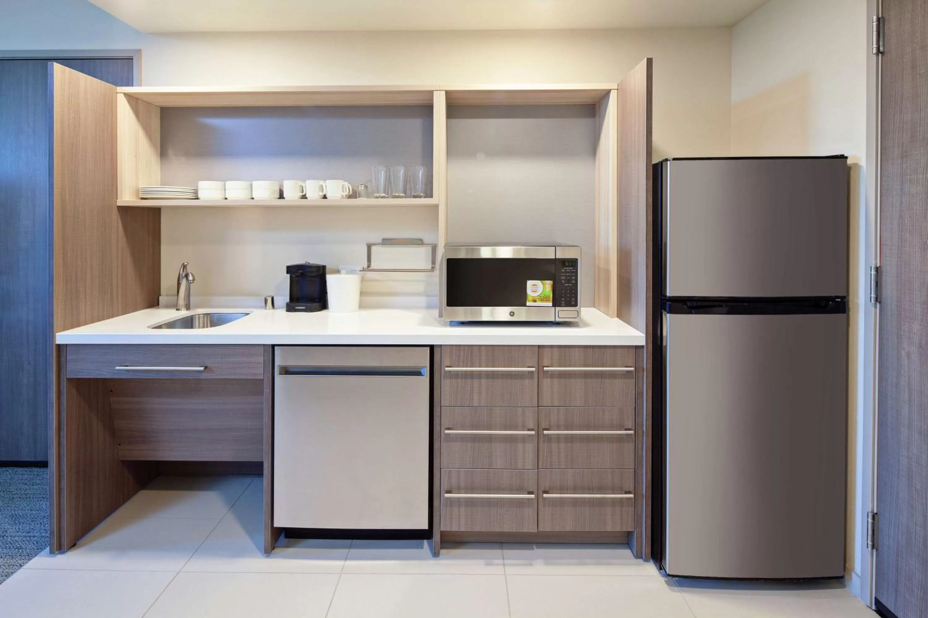 Kitchen or kitchenette in Home2 Suites By Hilton Alameda Oakland Airport