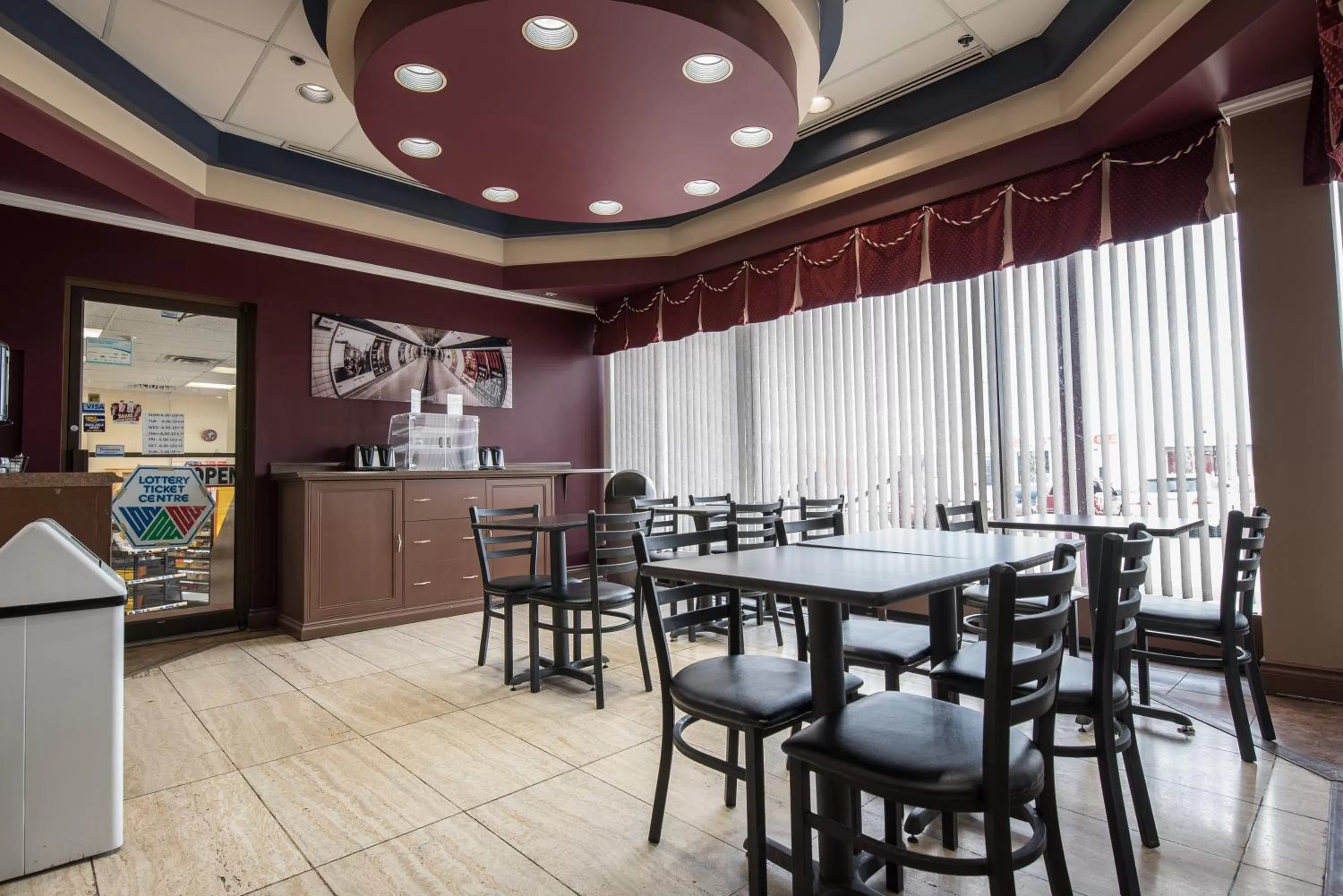 Restaurant/places to eat in Argyll Plaza Hotel