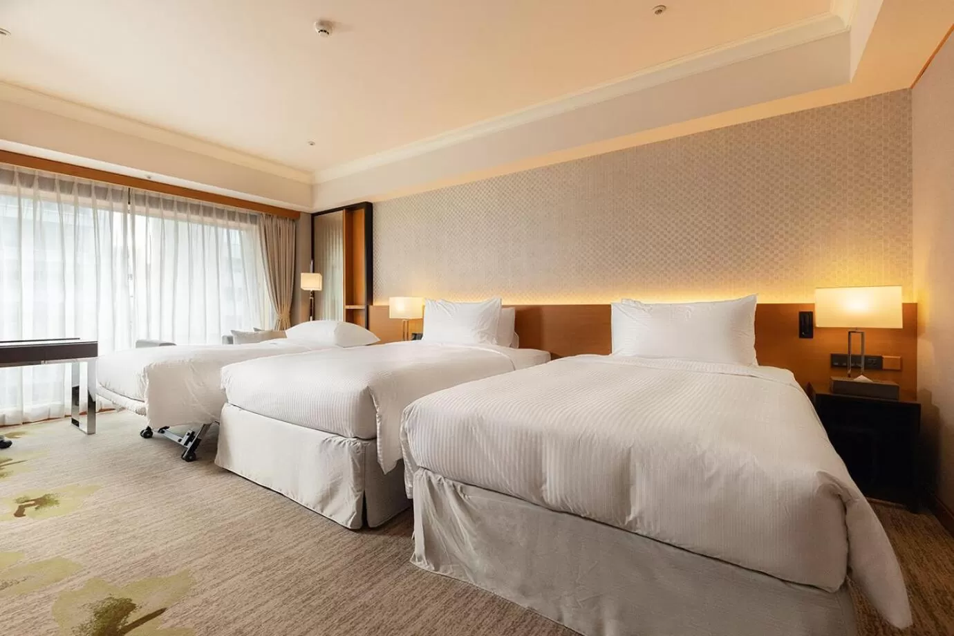 Bed in Hotel Metropolitan Premier Taipei