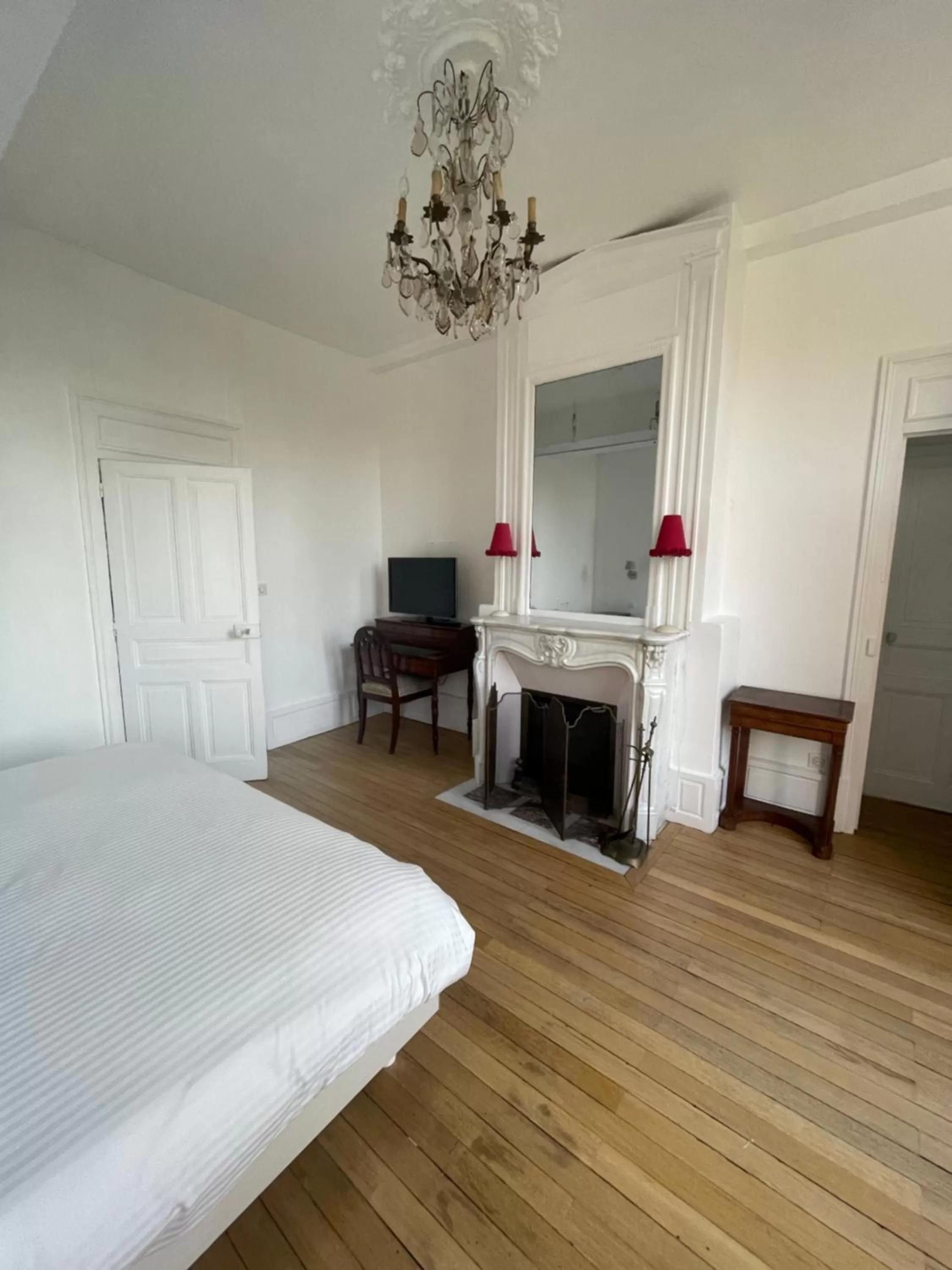 Bed in Château du Rondon