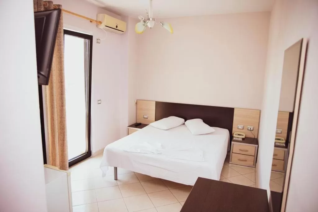 Bedroom, Bed in Hotel Continental