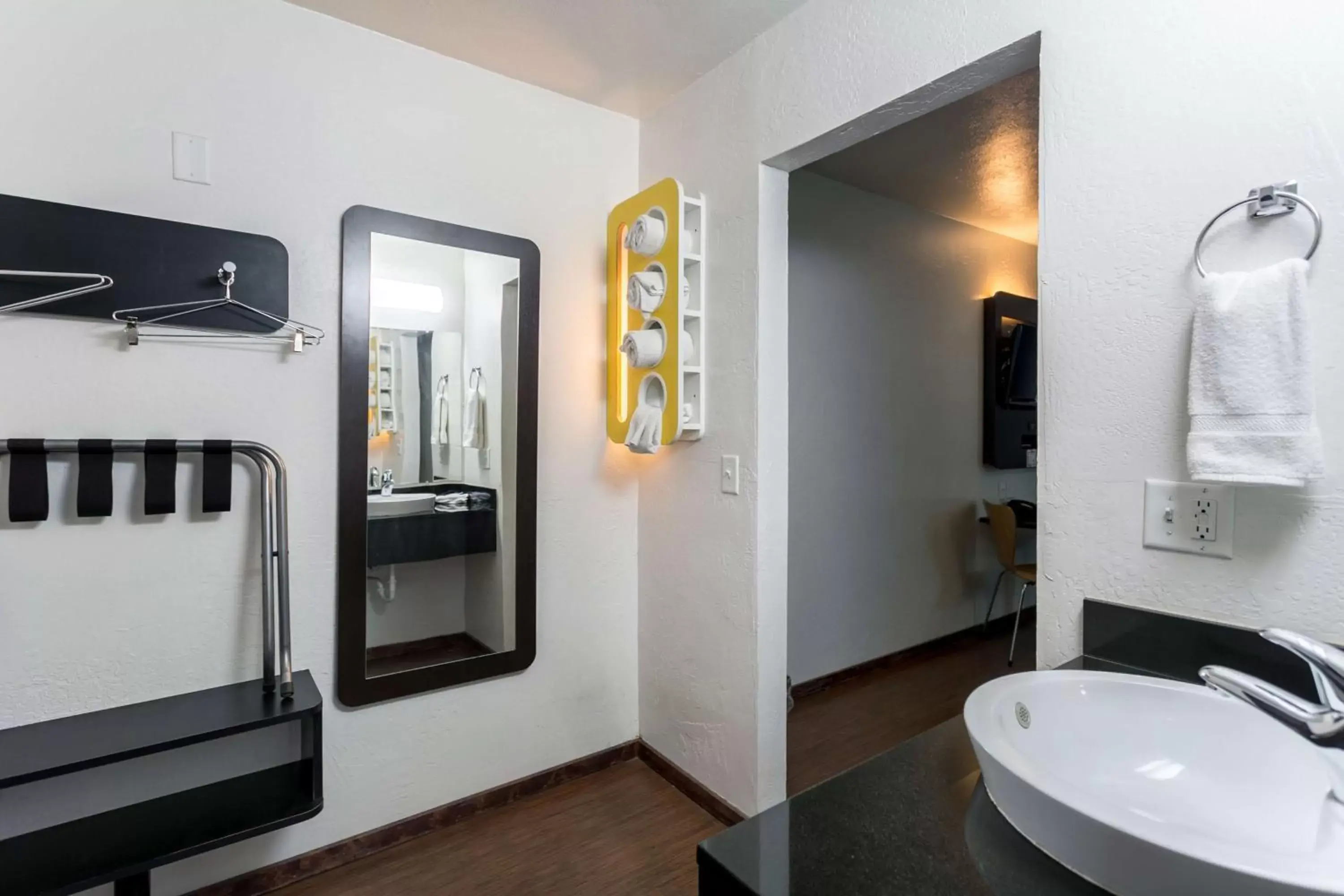 1 Queen Bed | Suite, Non-Smoking, Kitchen - single occupancy in Motel 6 University Missoula 1 Queen Bed | Suite, Non-Smoking, Kitchen - single occupancy in Motel 6 University Missoula