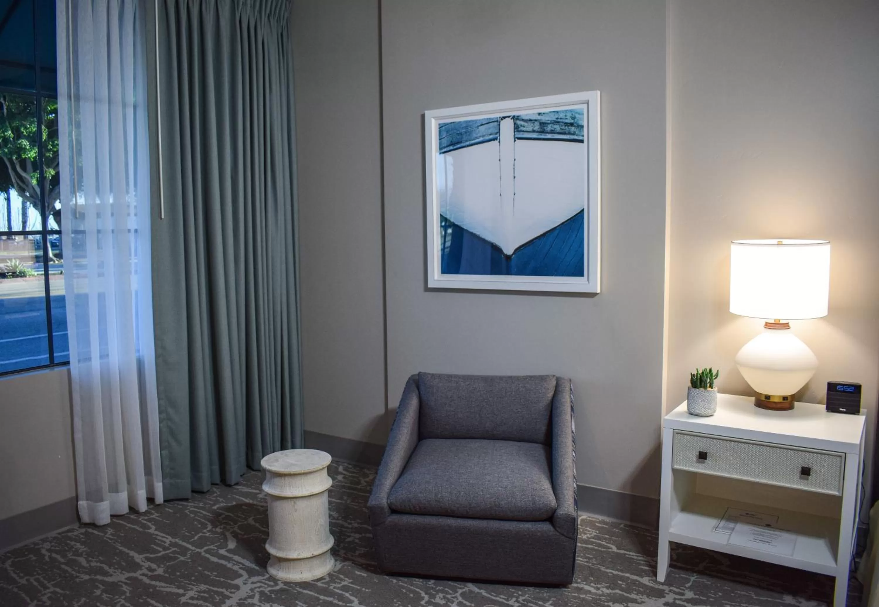 Seating area in Beachside Inn