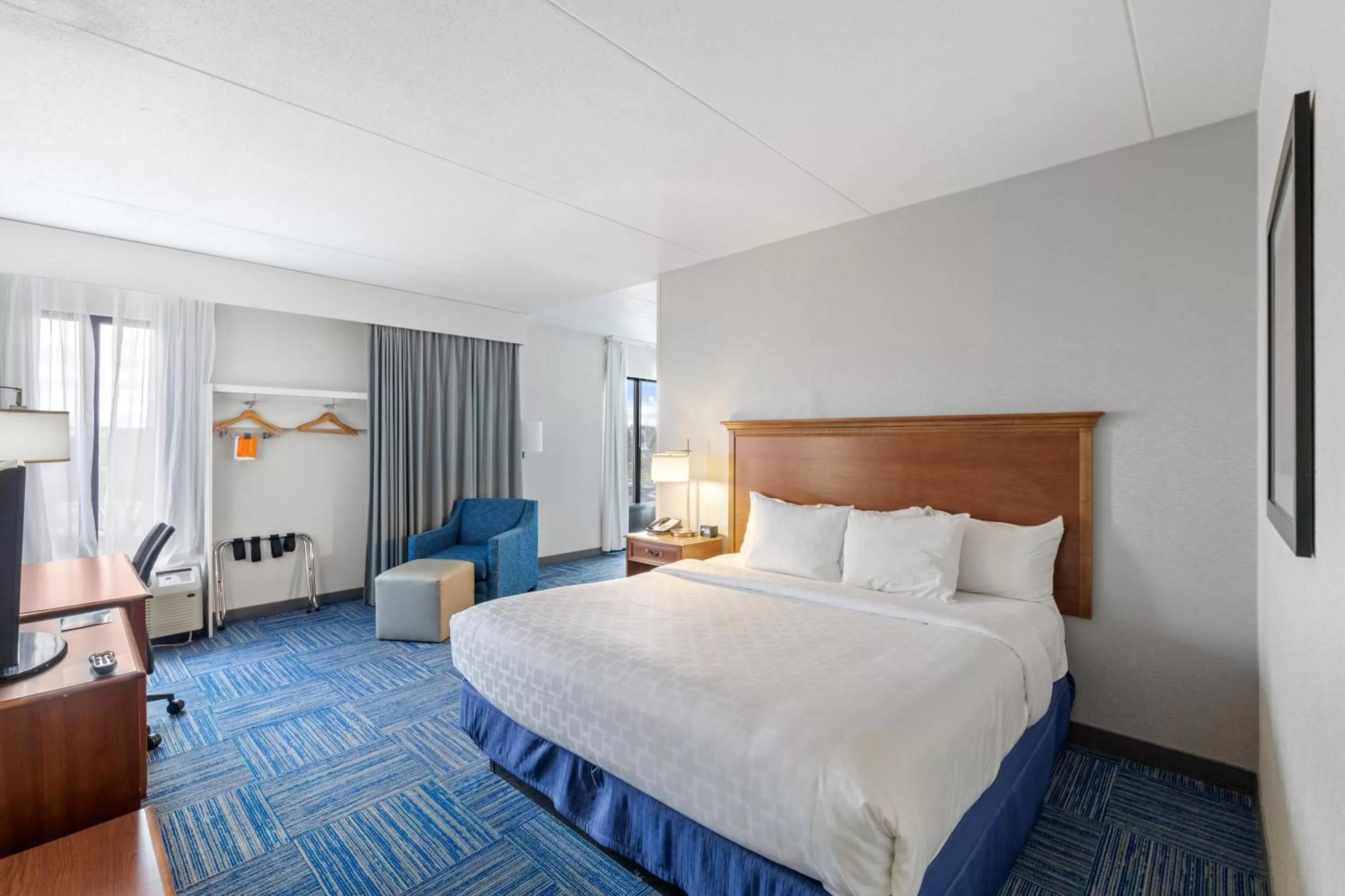 King Suite in Allentown Park Hotel, Ascend Hotel Collection
