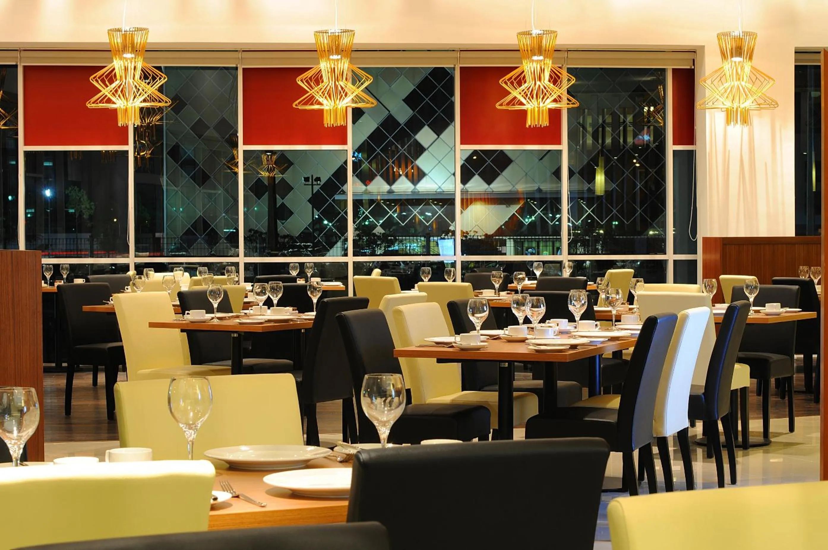 Restaurant/places to eat in Hotel Granada Johor Bahru