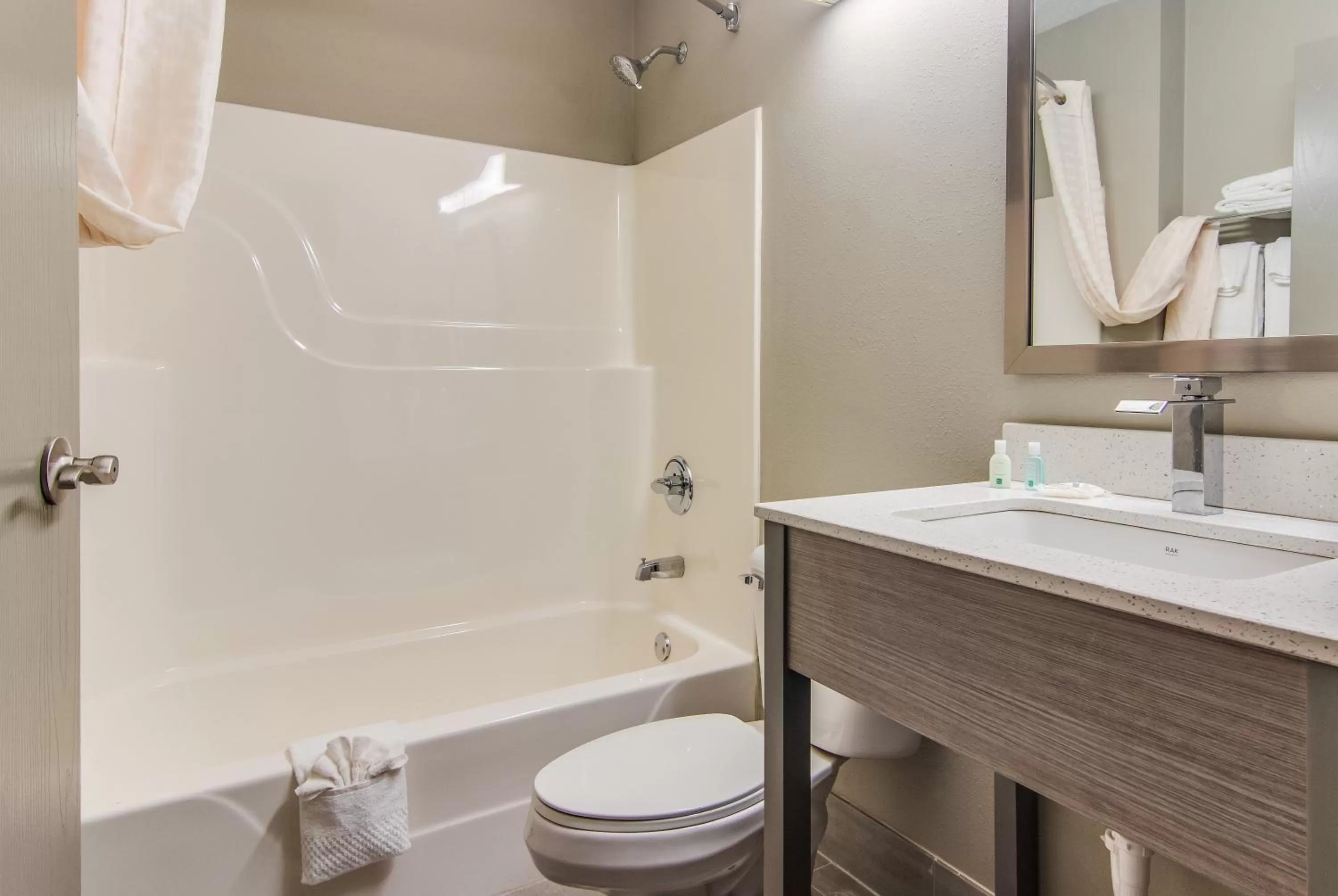 Shower in Quality Inn & Suites Grove City-Outlet Mall