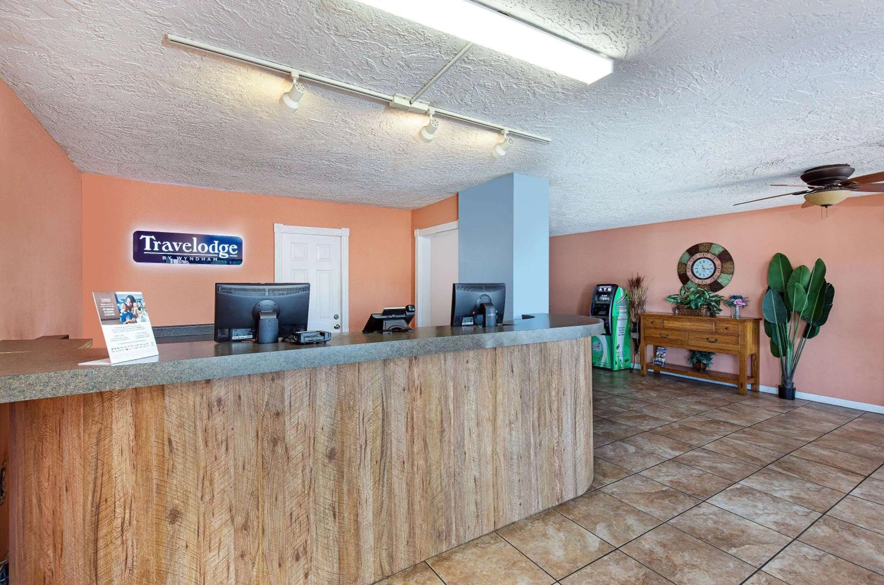 Lobby or reception in Americana Inn a Travelodge by Wyndham