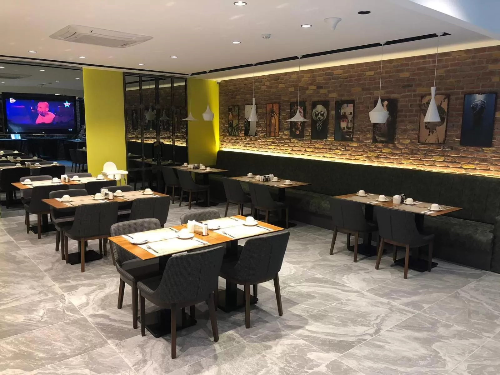 Restaurant/places to eat in Nox Suite Rezidans