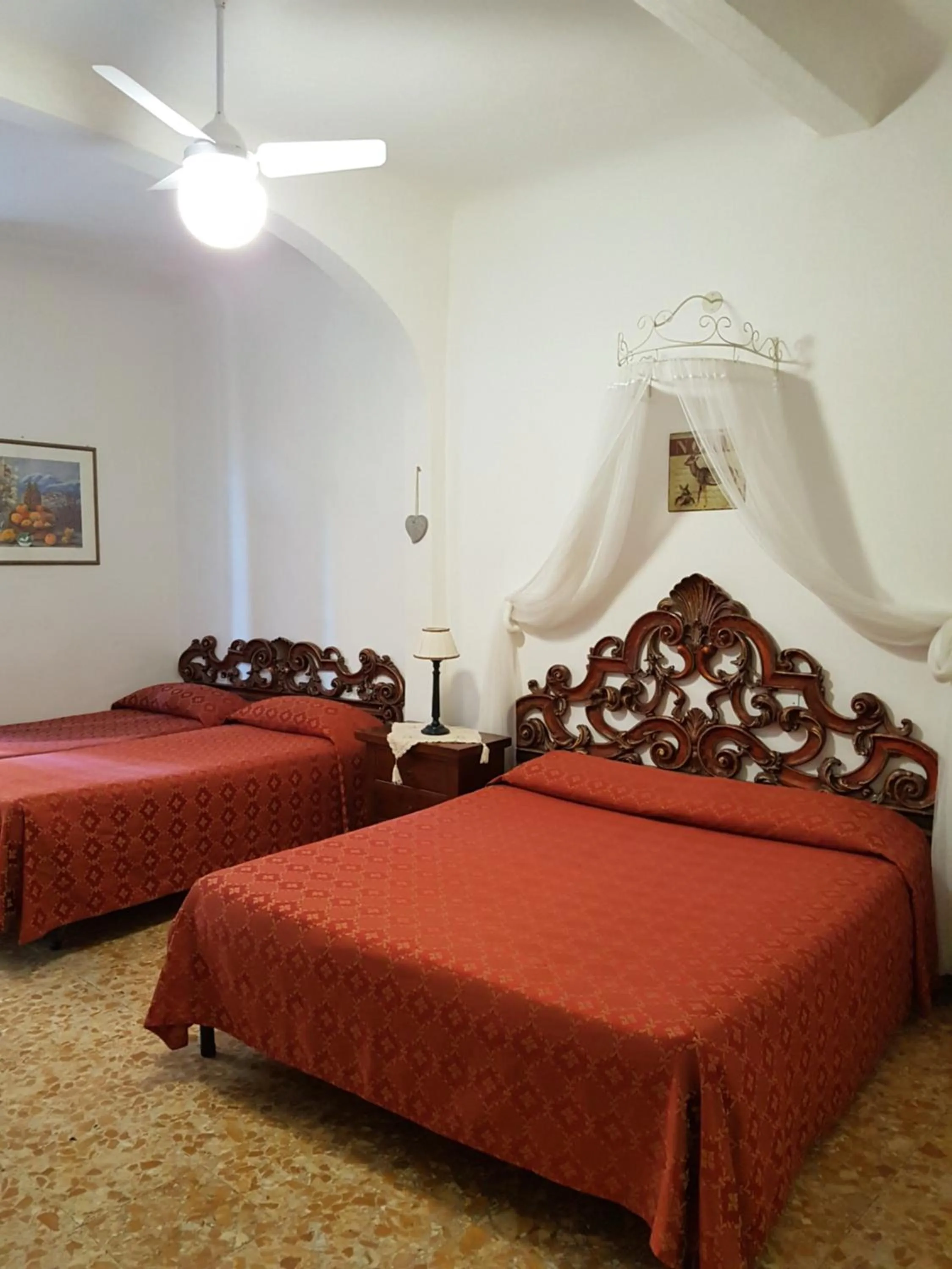 Bed in Albergo Tre Donzelle