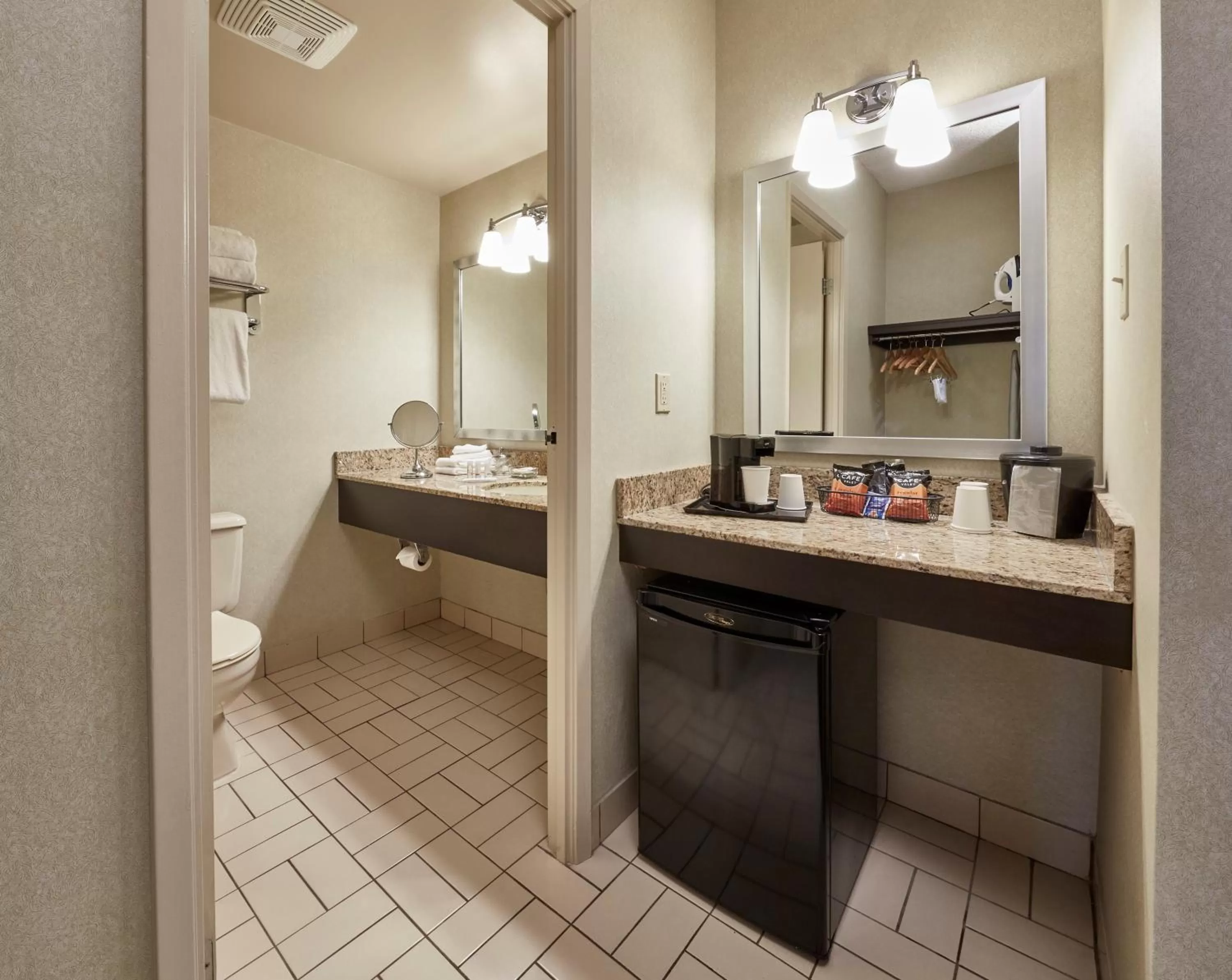 Bathroom in Travelway Inn Sudbury