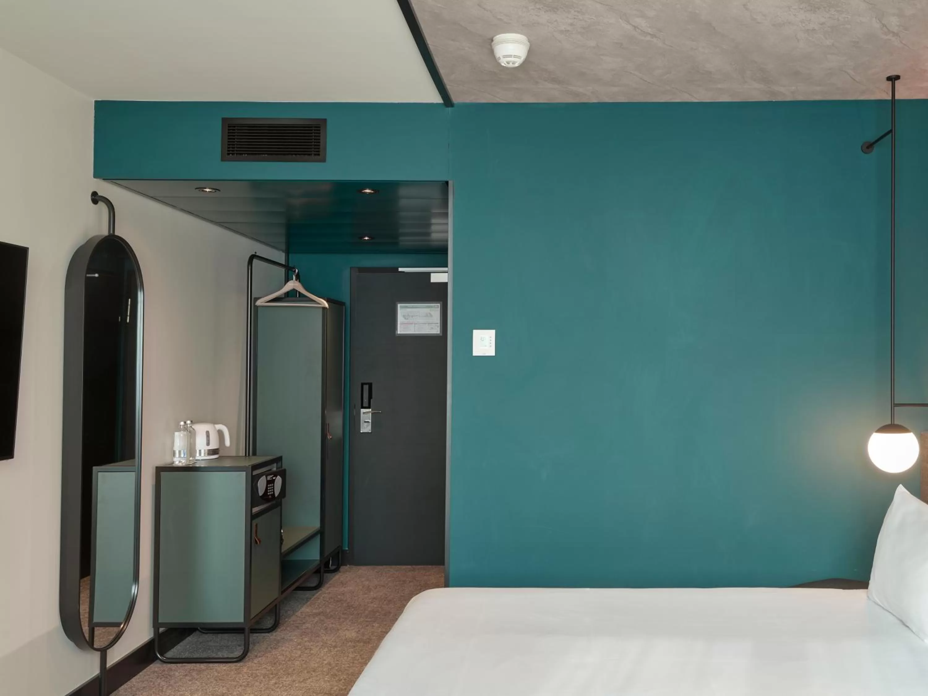 Bed in Novotel Bern Expo