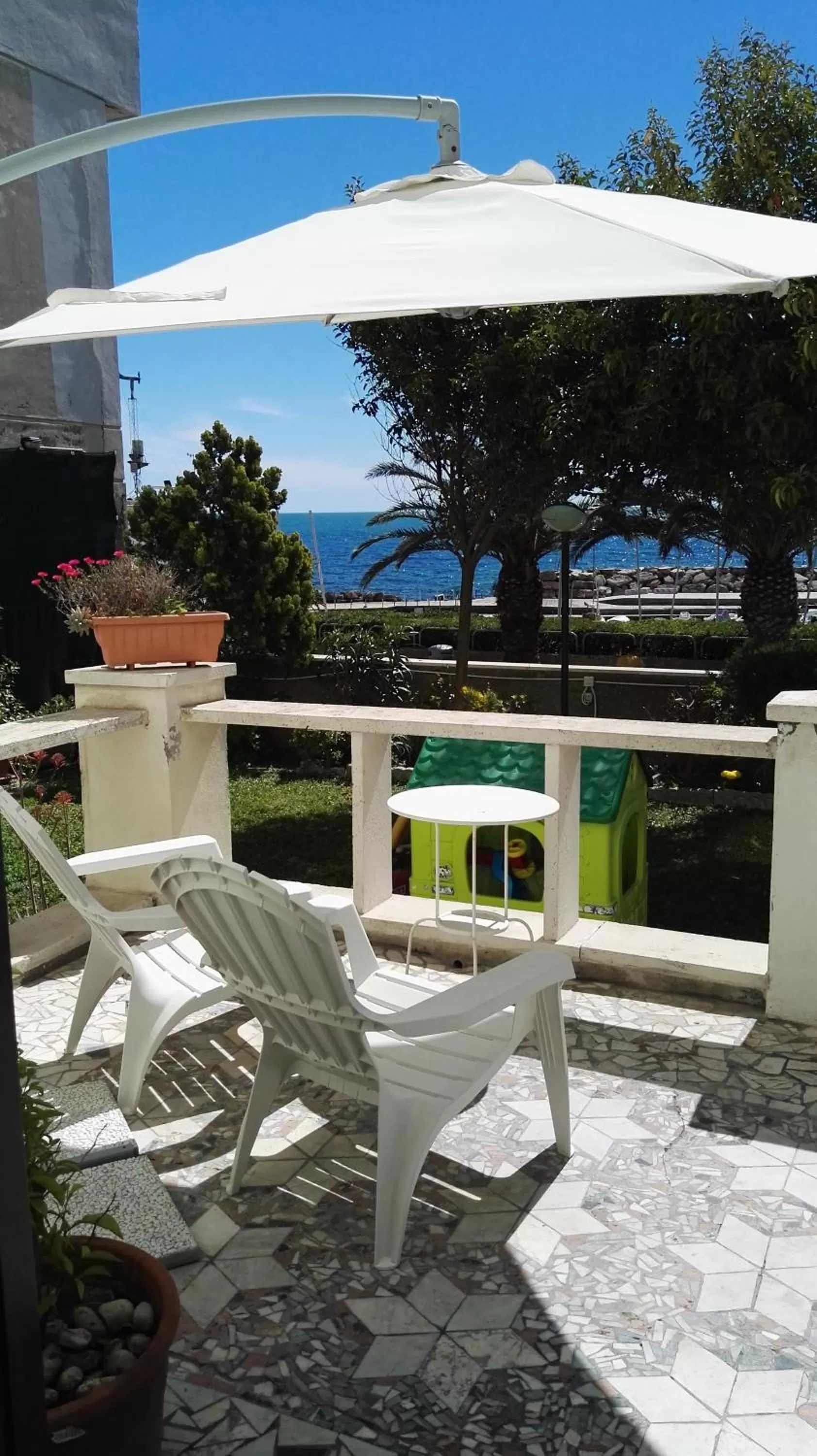 Patio in Maison De Revel