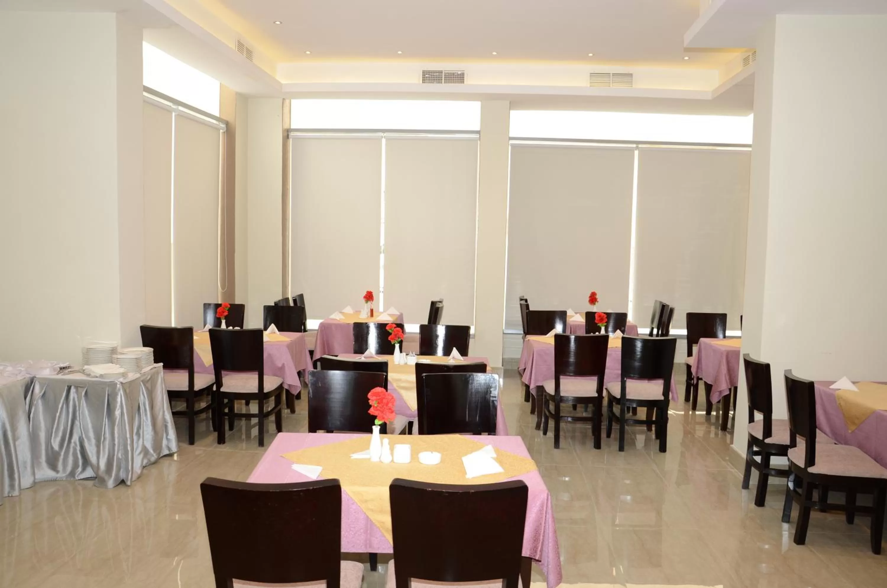 Restaurant/places to eat in Continental Inn Hotel Al Farwaniya