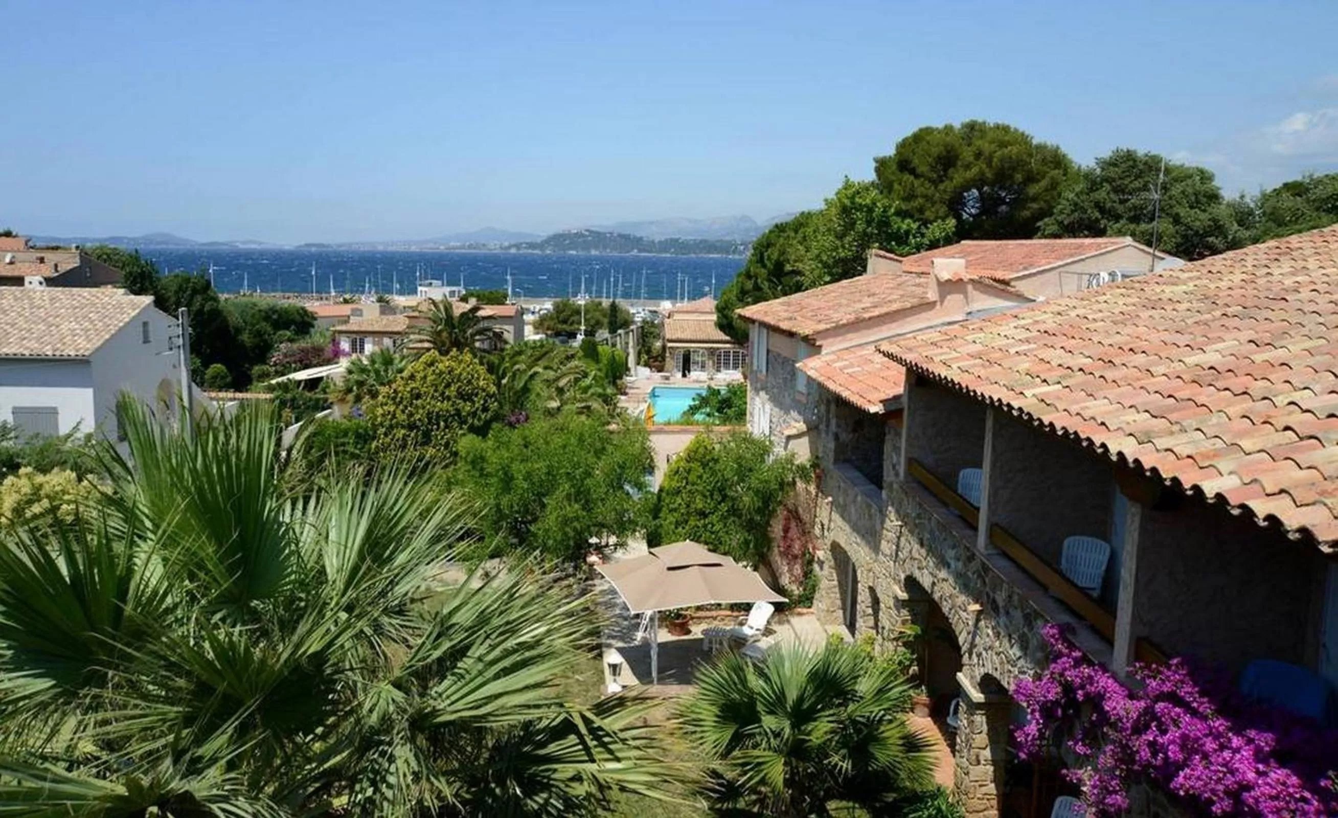 Area and facilities in L' Escapade Hôtel & Restaurant