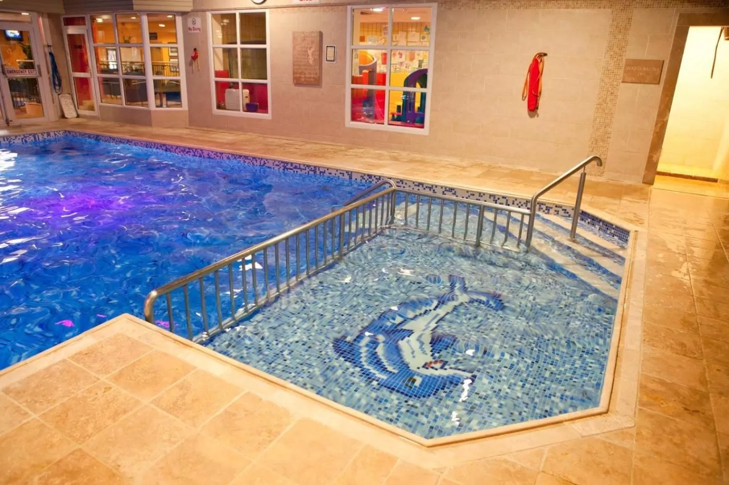 Swimming pool in Four Seasons Hotel & Leisure Club