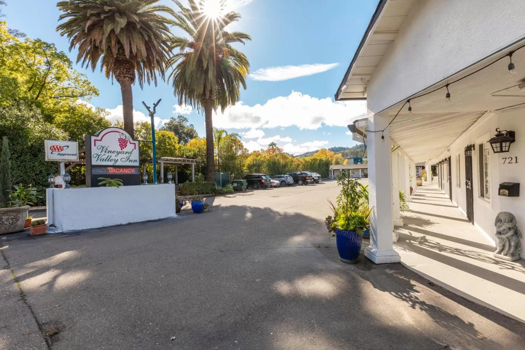 Property Building in Vineyard Valley Inn