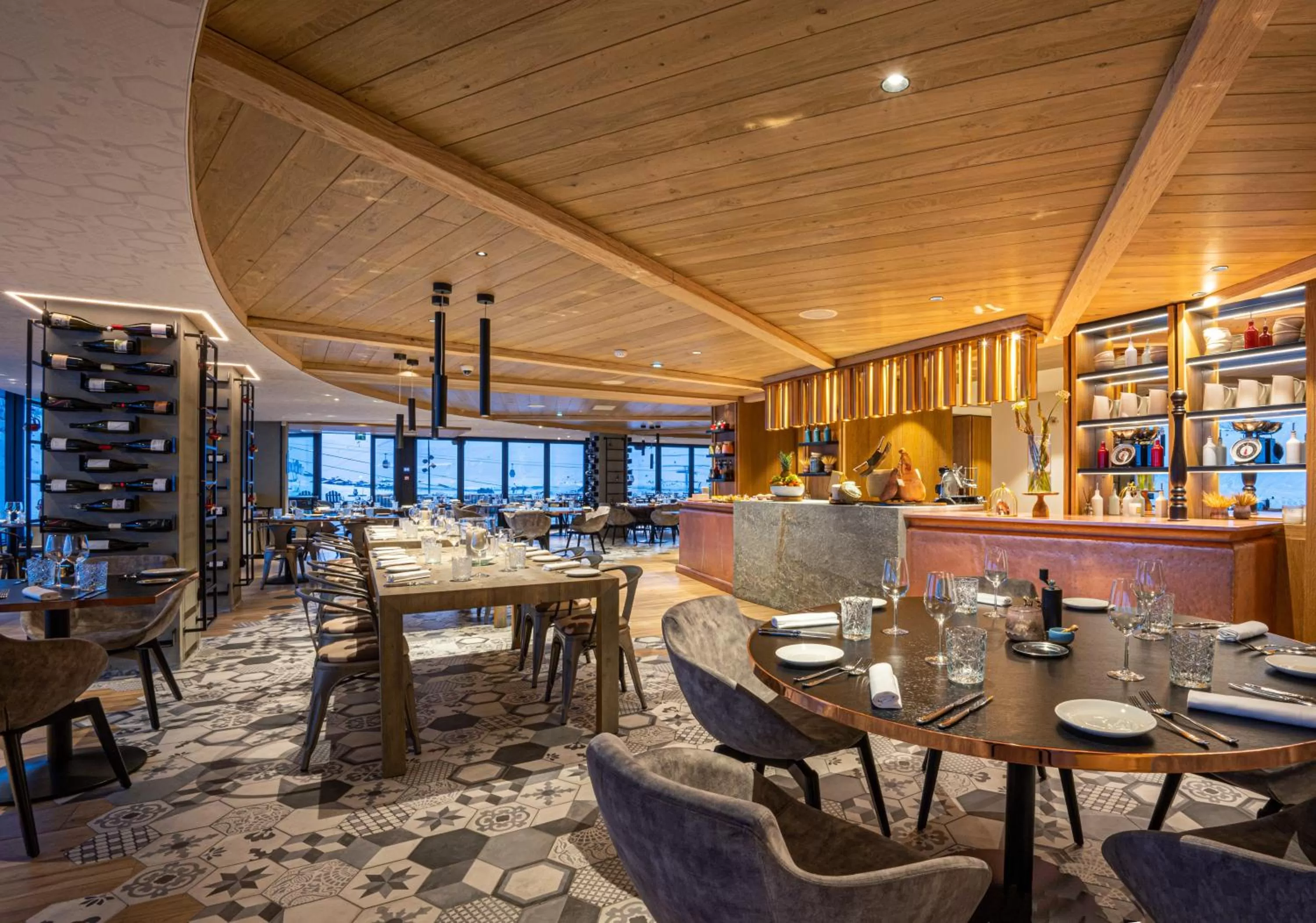 Restaurant/places to eat in Hôtel VoulezVous by Les Etincelles