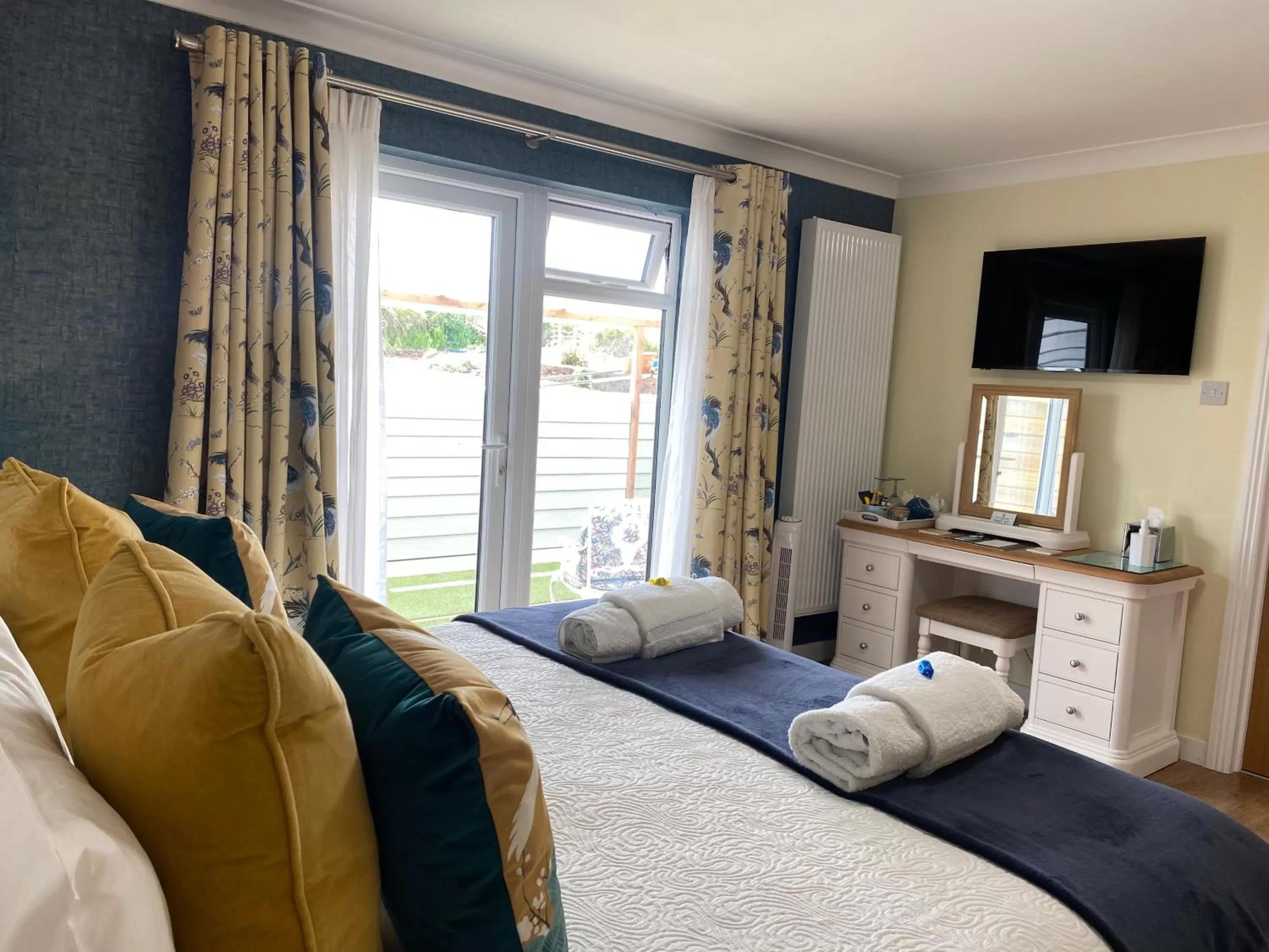 Bed in Toppesfield House B&B