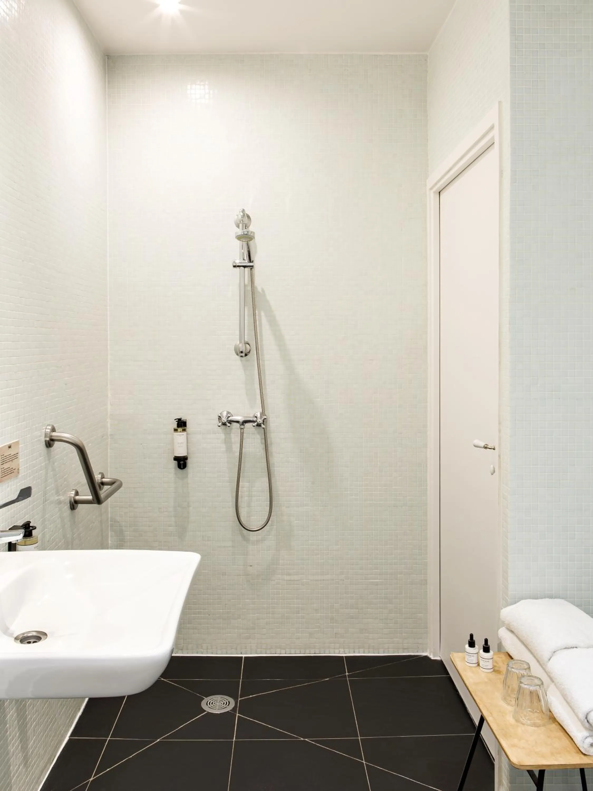 Bathroom in Hotel Paradis