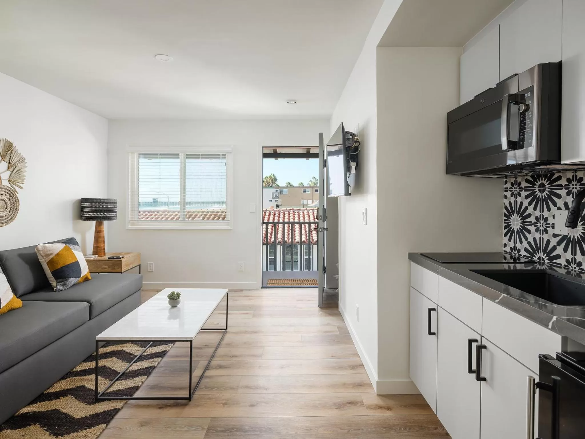 Kitchen or kitchenette in The Marbella