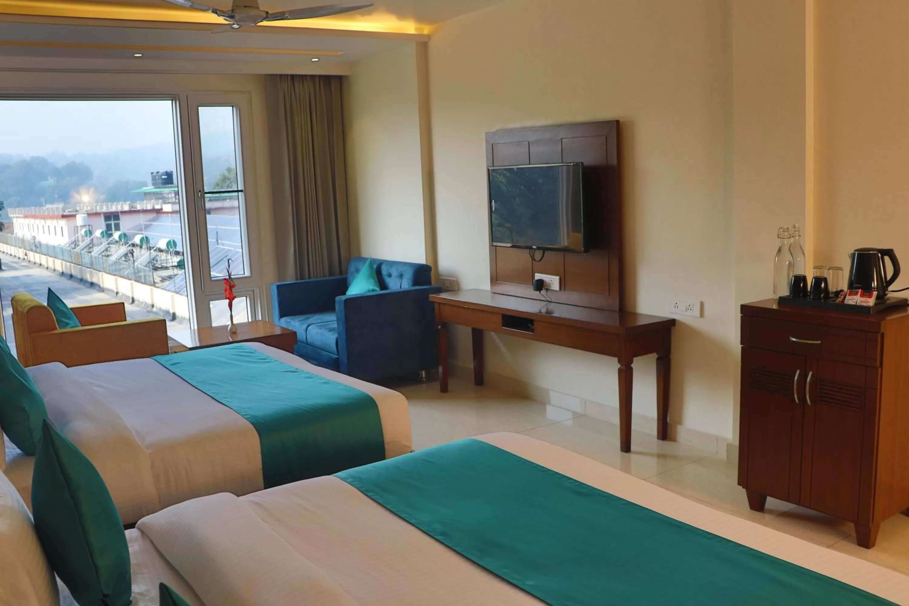 TV and multimedia, Bed in Hotel Green - Behind Parmarth Niketan