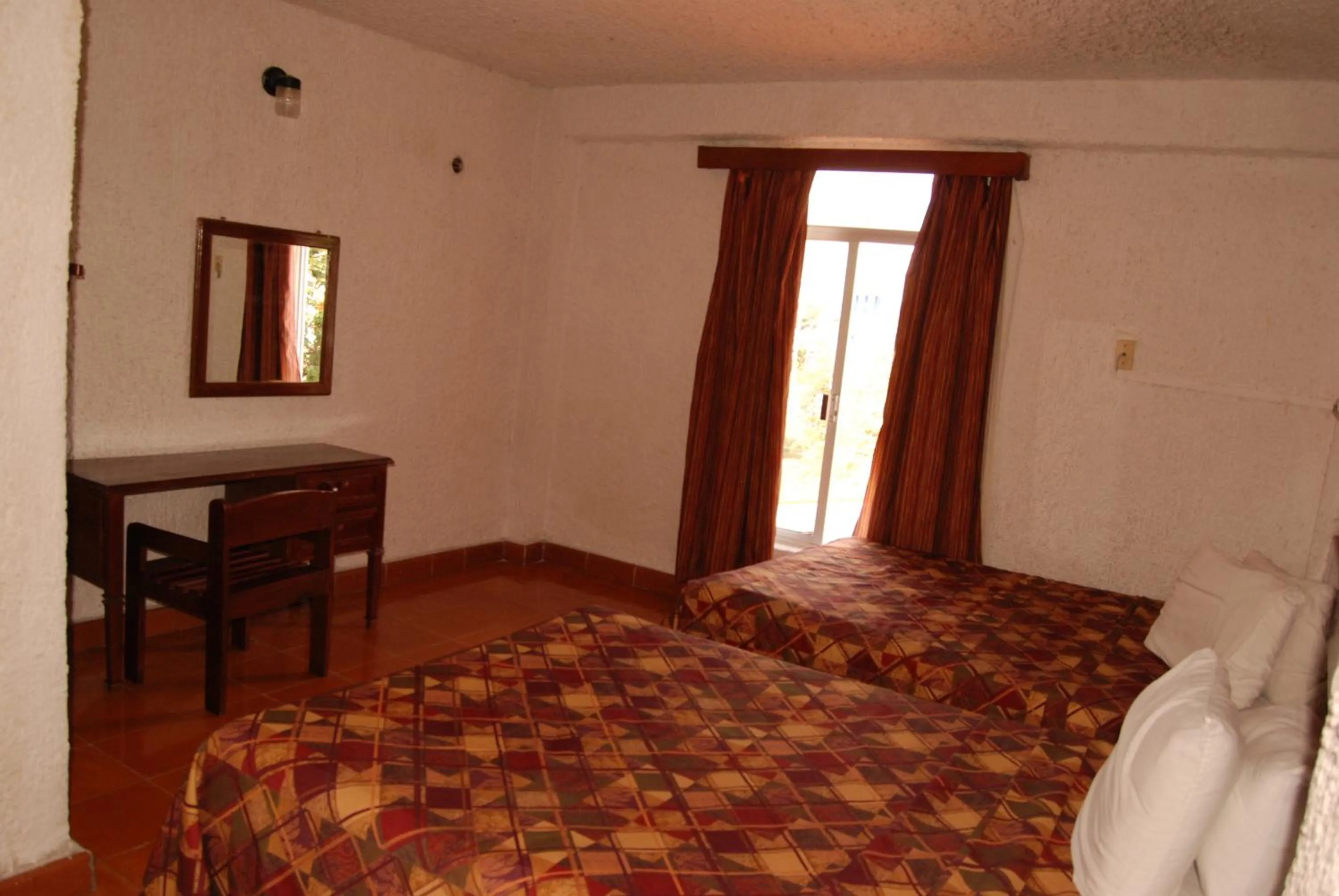 Photo of the whole room, Bed in Hotel Tankah Cancun