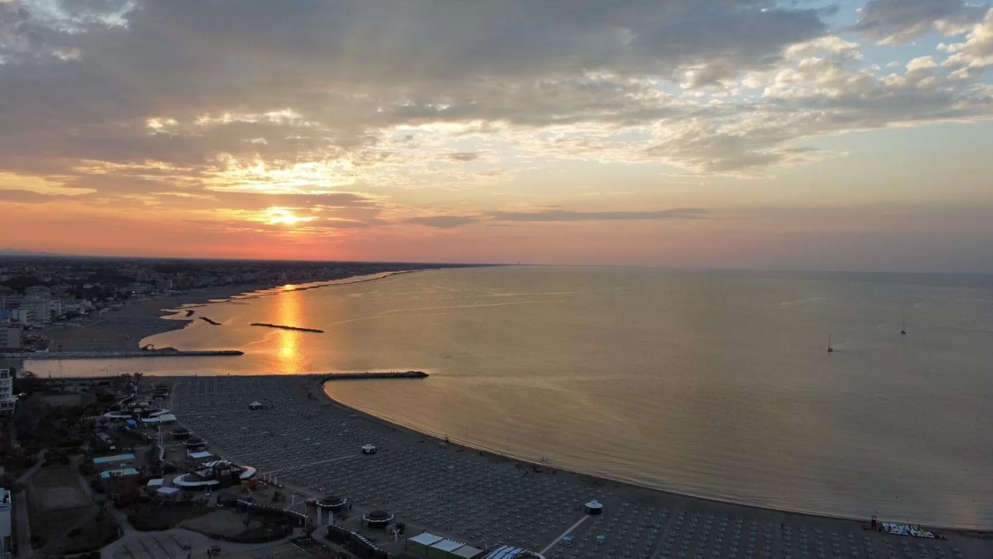 Sunset in Hotel St Gregory Park