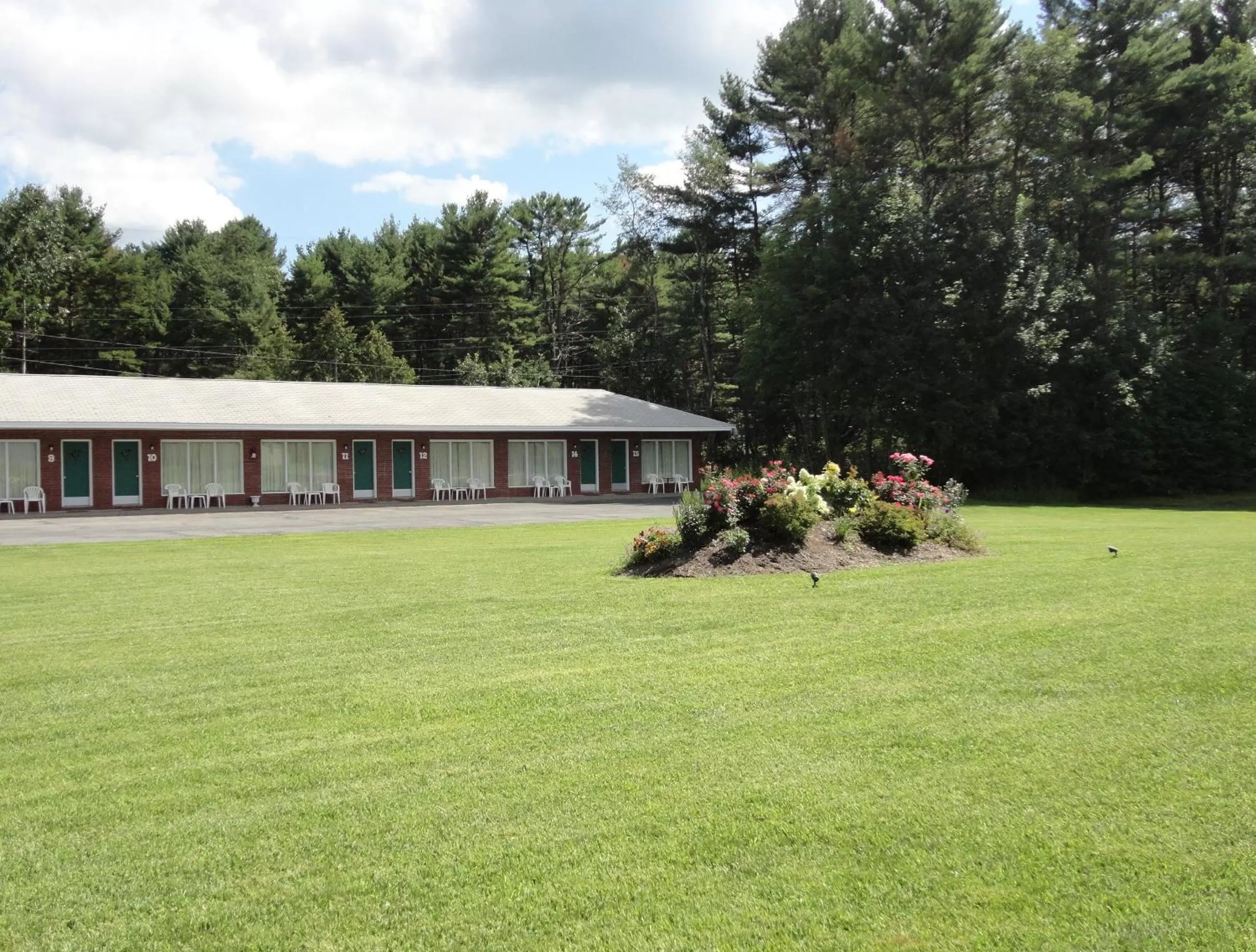 Area and facilities in Sara Glen Motel - Saratoga Springs-Glens Falls