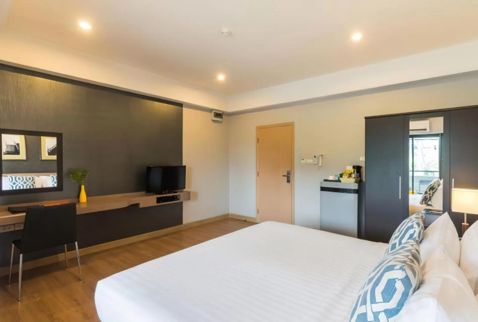 Bed in Alt Hotel Nana by UHG