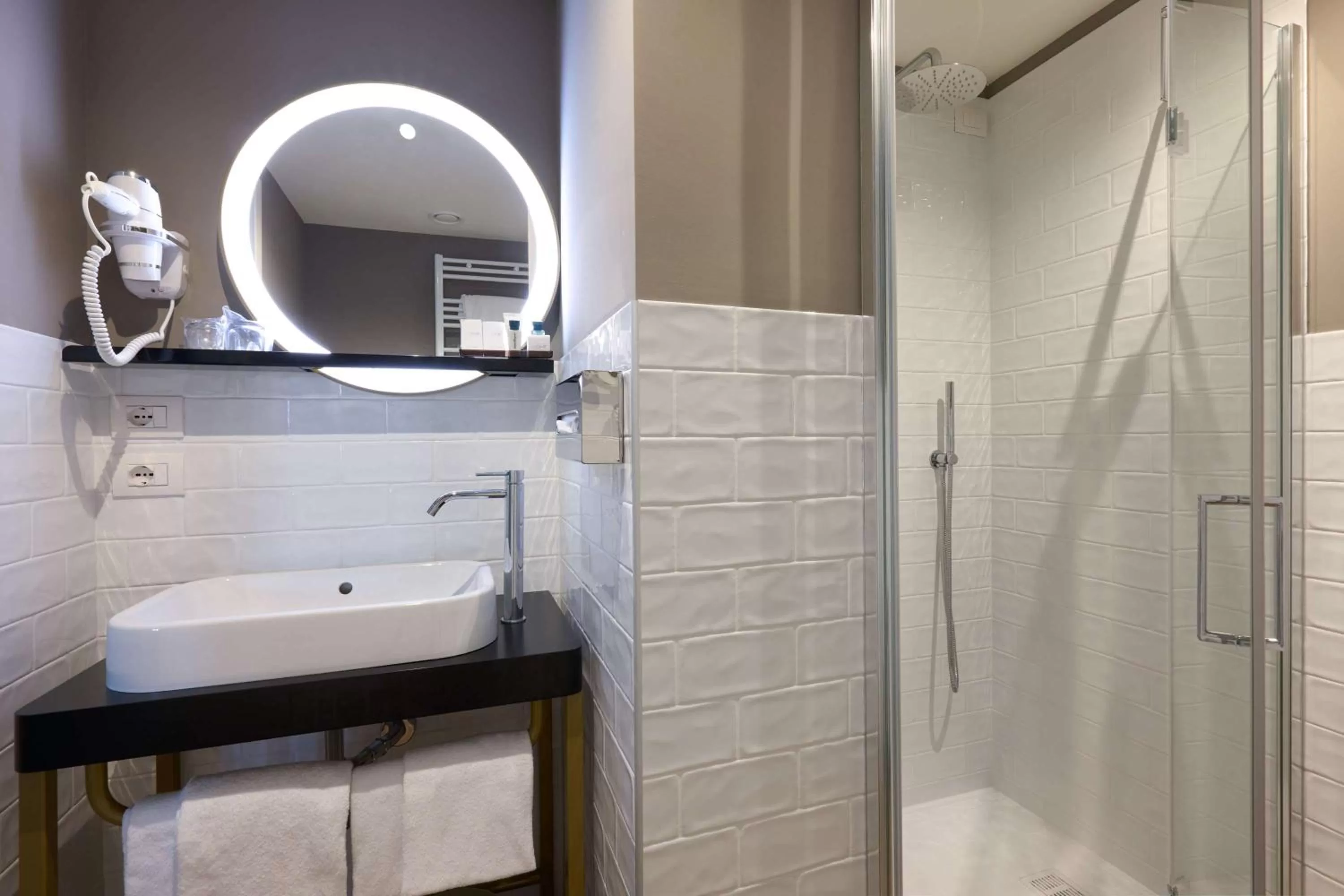 Bathroom in Best Western Hotel Tritone