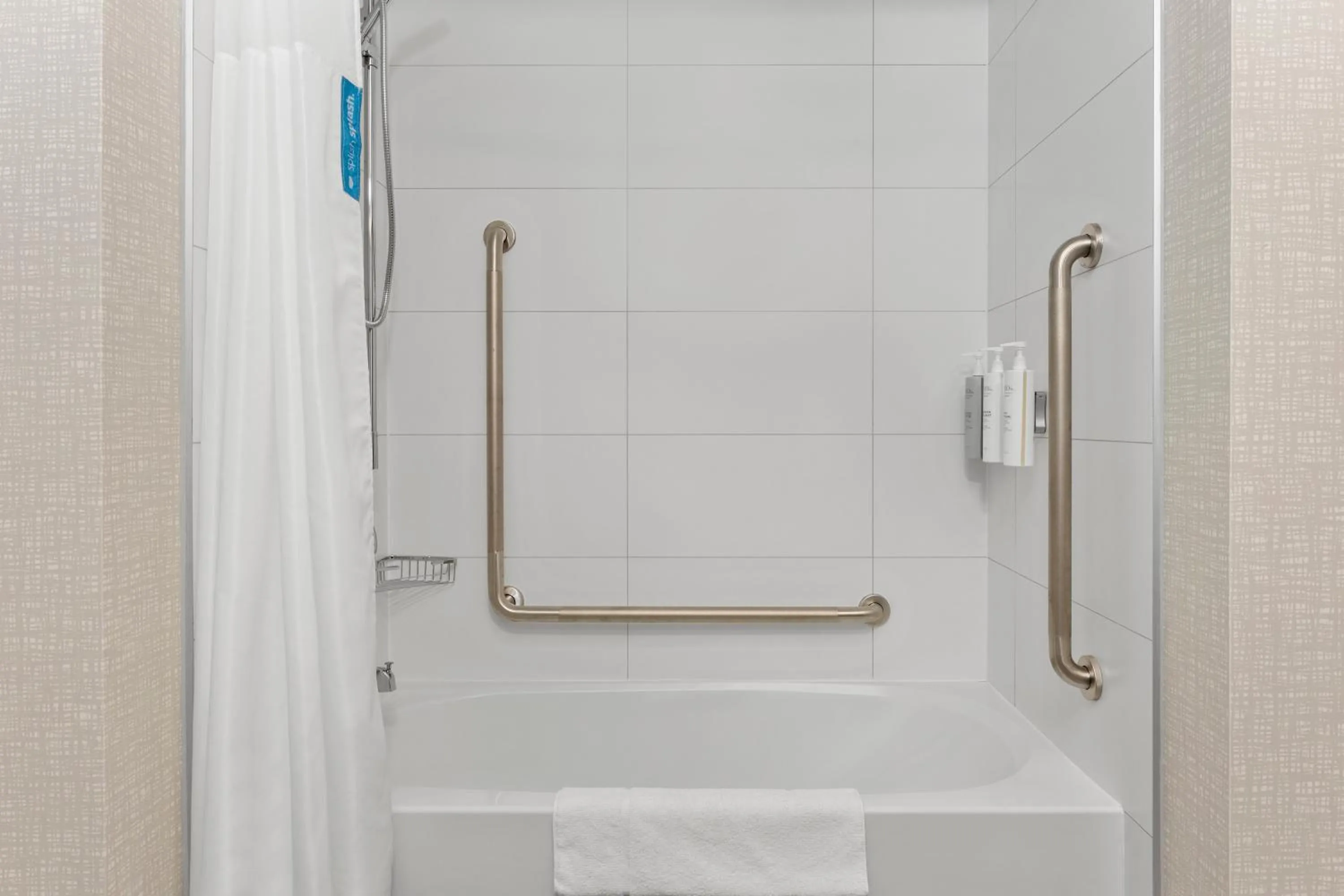 Bathroom in Hampton Inn By Hilton Cornwall