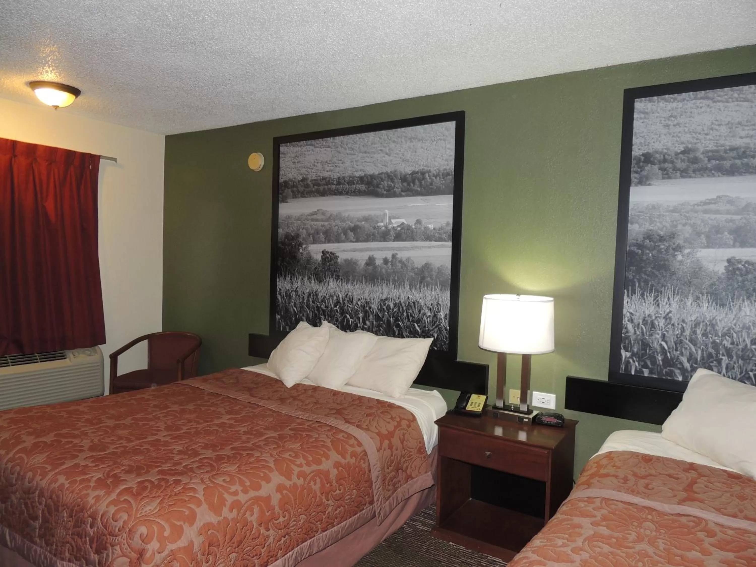 Bedroom, Bed in Super 8 by Wyndham Mifflinville Near Bloomsburg
