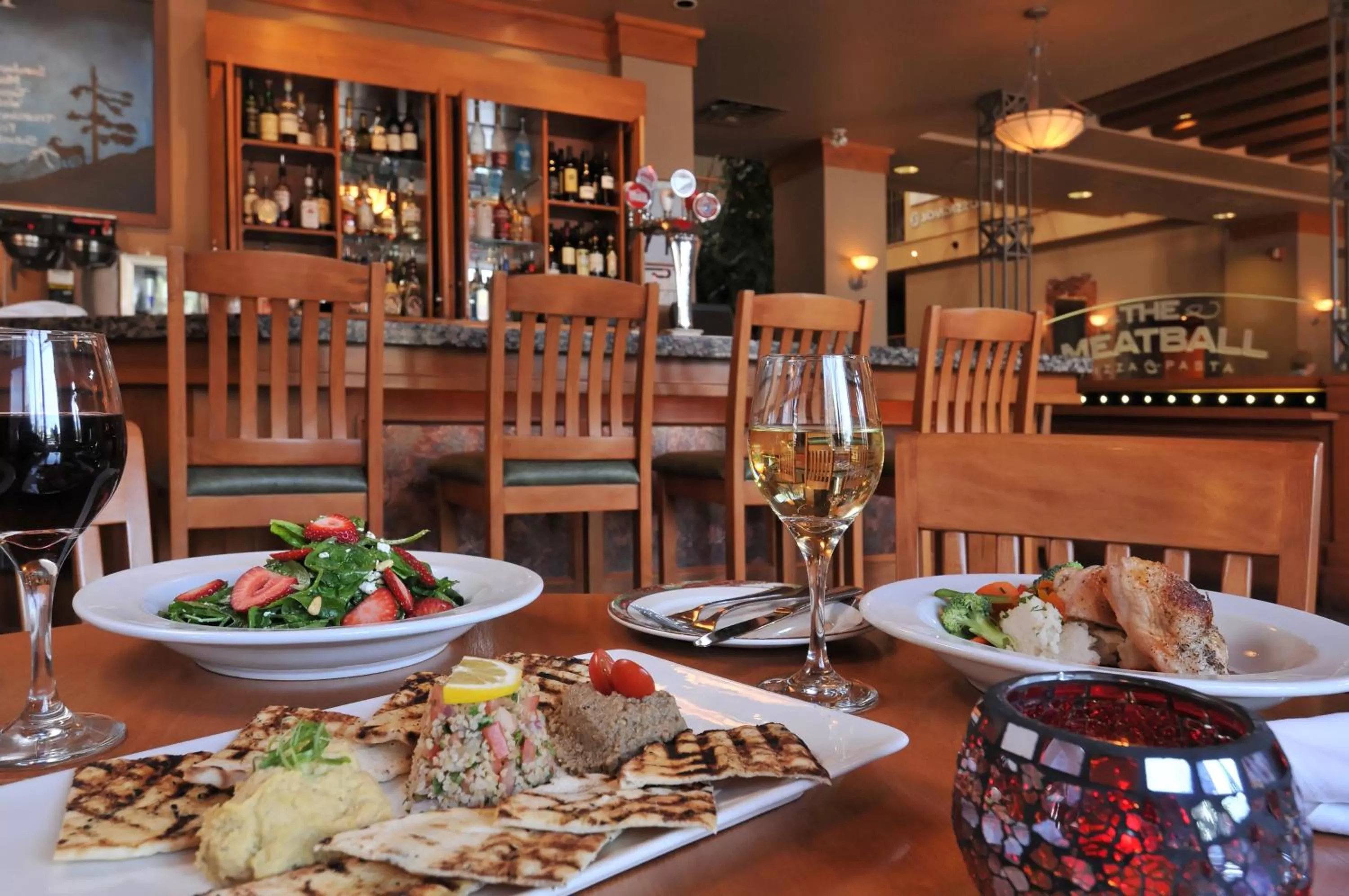 Restaurant/places to eat in Banff Ptarmigan Inn