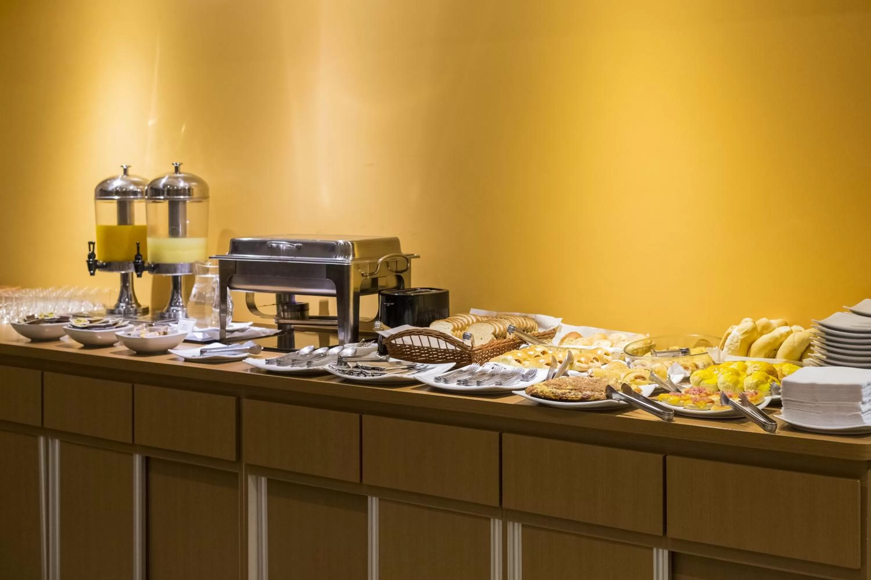 Food and drinks in Pompeu Rio Hotel