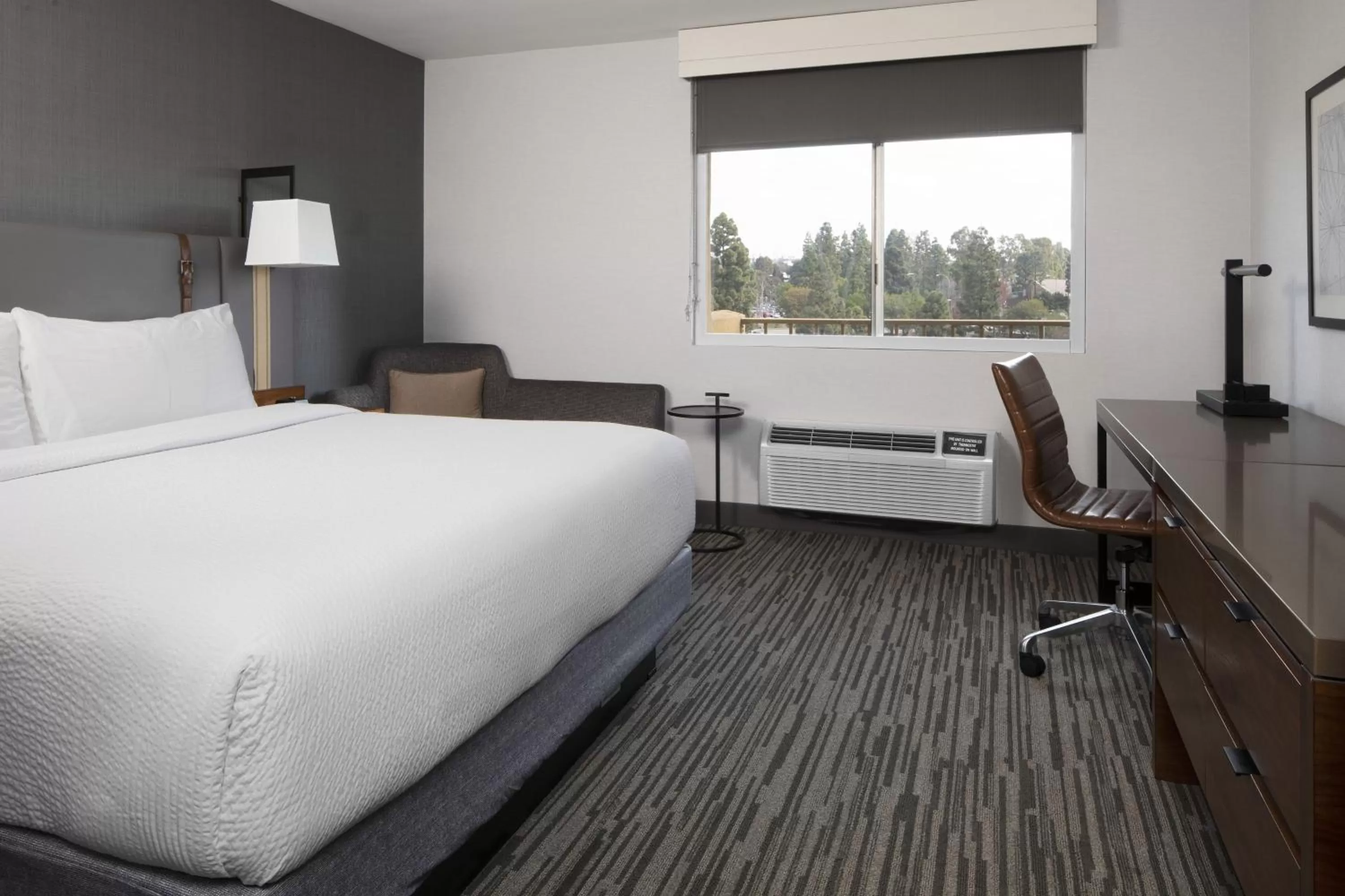 King Room with Adapted Tub - Mobility and Hearing Accessible in Four Points by Sheraton Los Angeles Westside