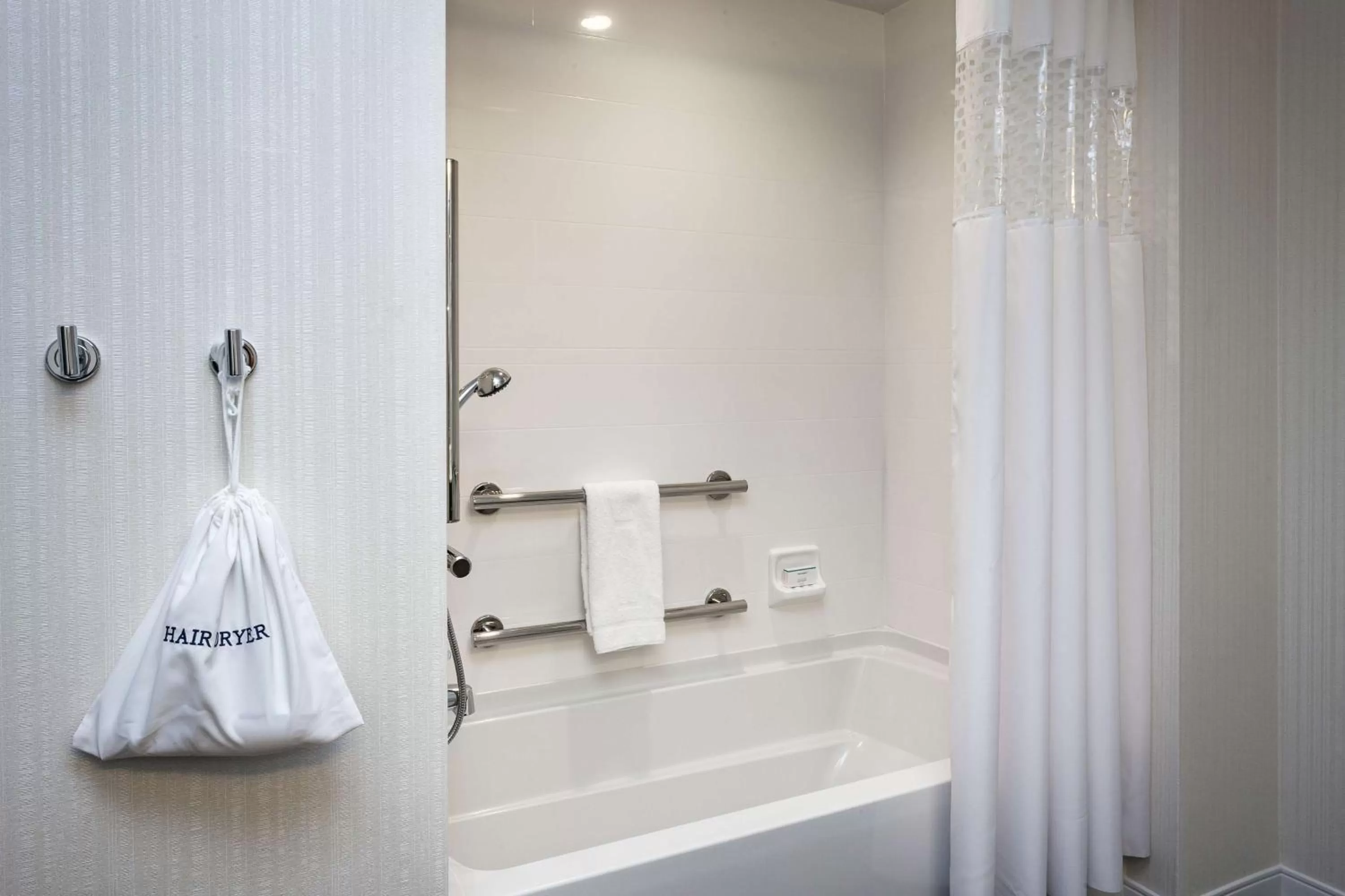 Bathroom in Hampton Inn & Suites by Hilton Seattle/Northgate