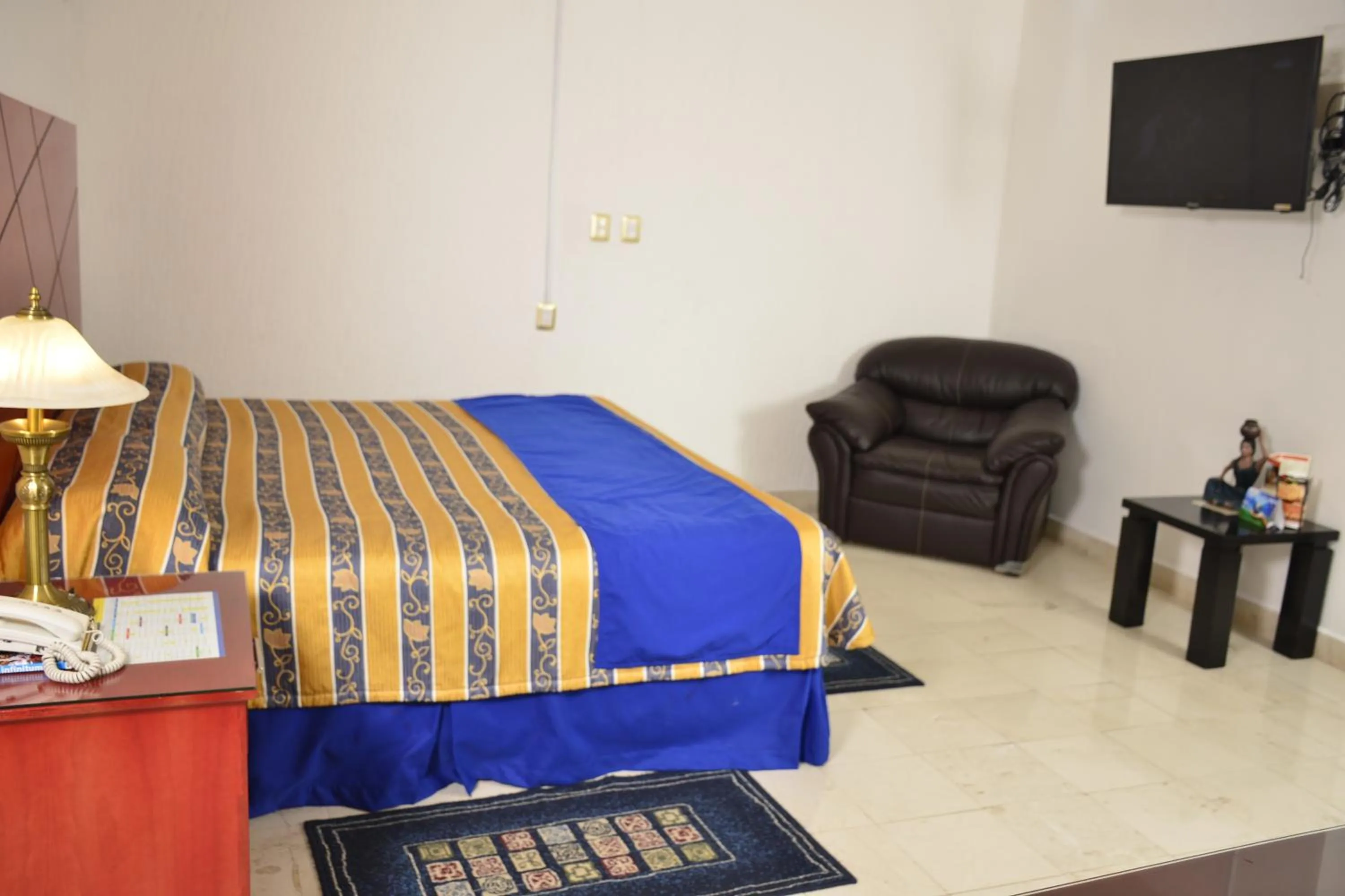 Bed in Hotel Paradise Inn