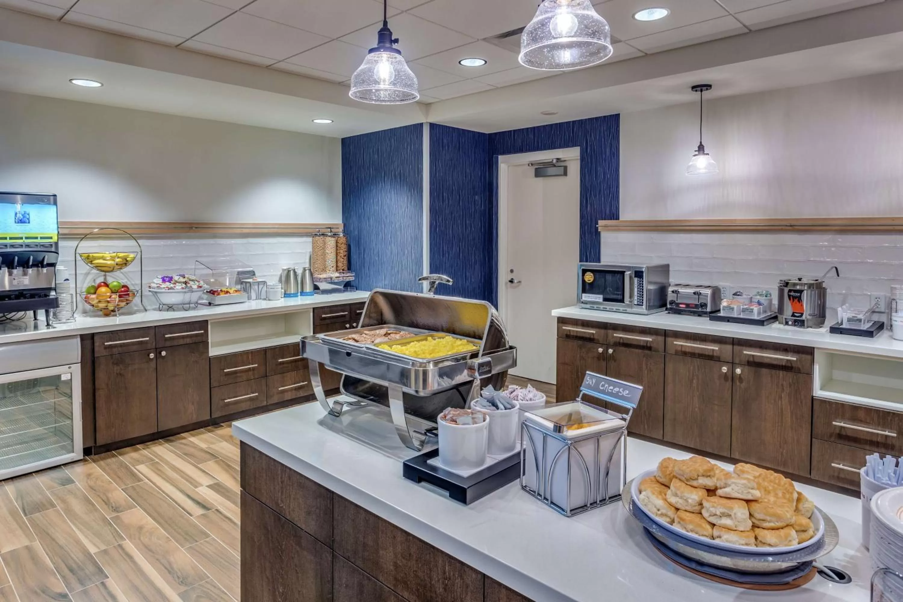 Breakfast in Hampton Inn & Suites Kittery-Portsmouth