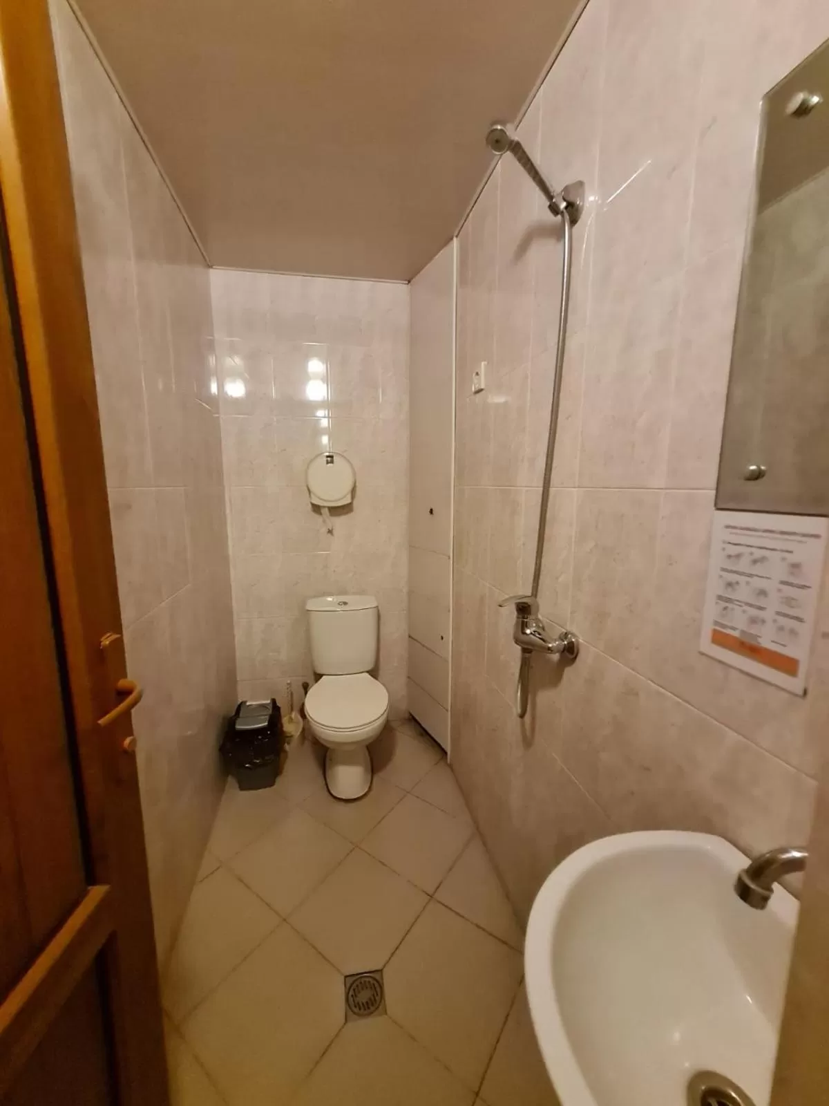 Shower in Piano Hotel