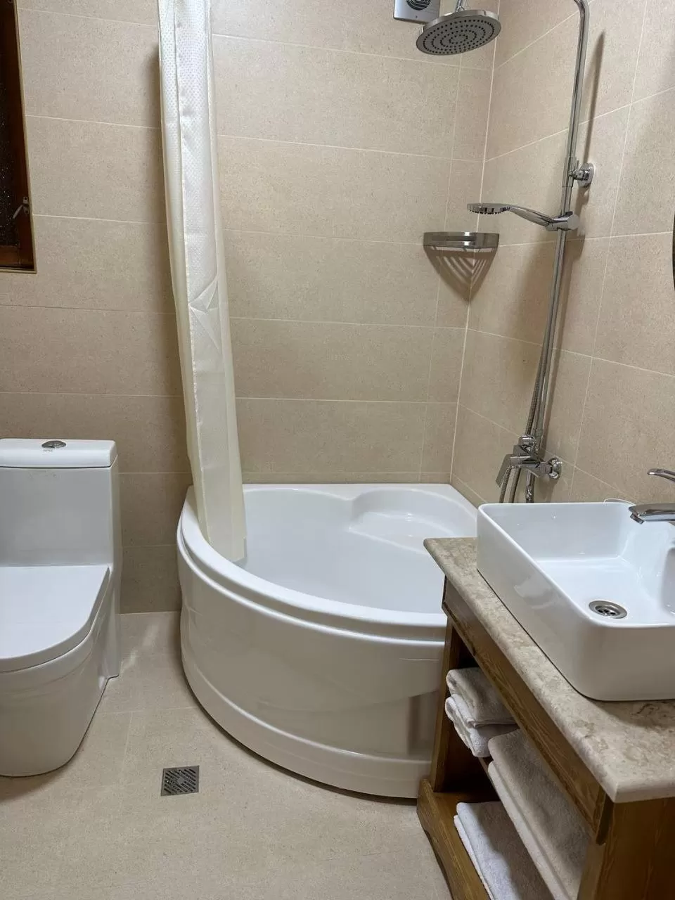 Shower in As-Salam Boutique Hotel