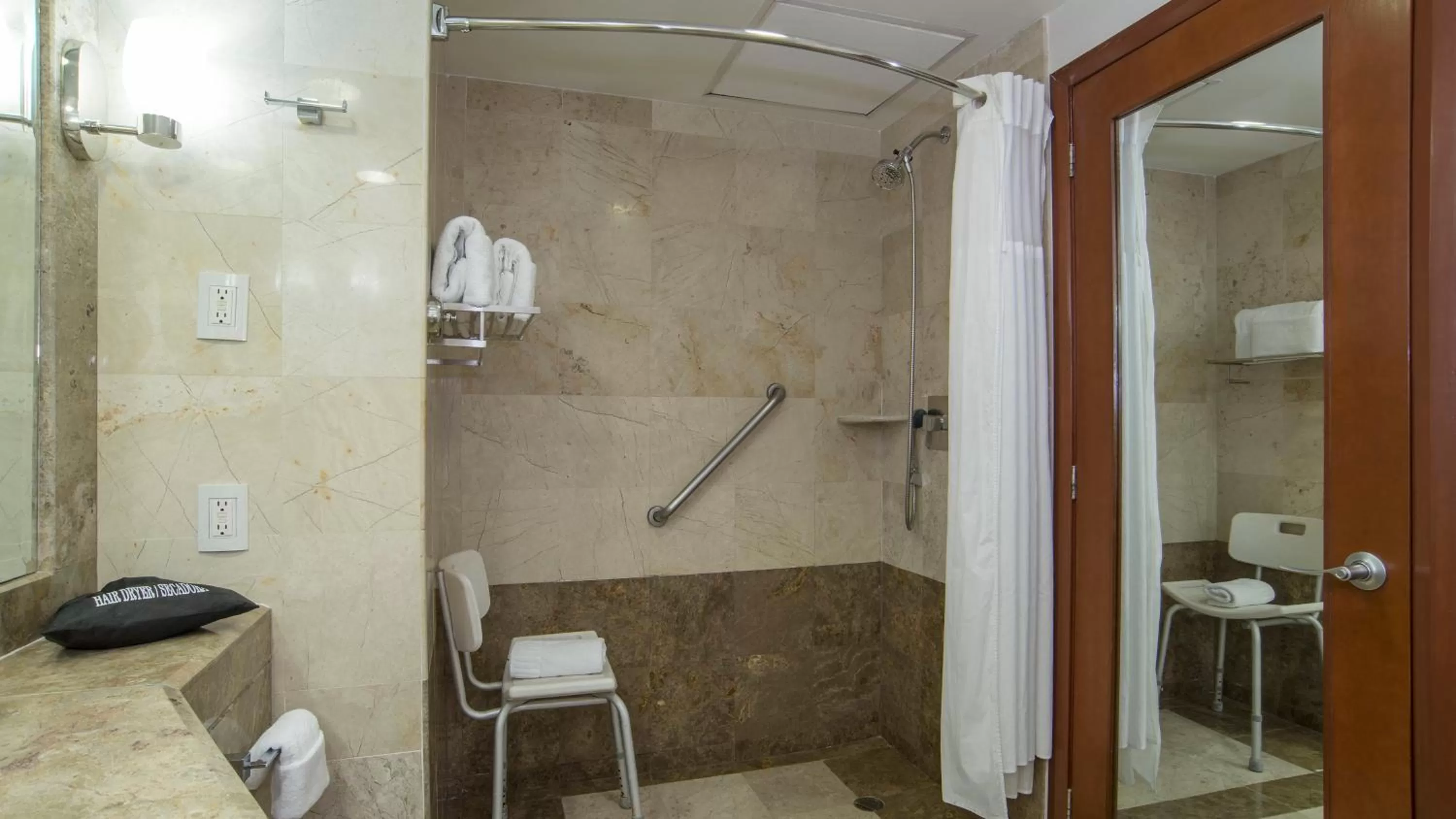 Bathroom in Holiday Inn Tuxtla Gutierrez by IHG