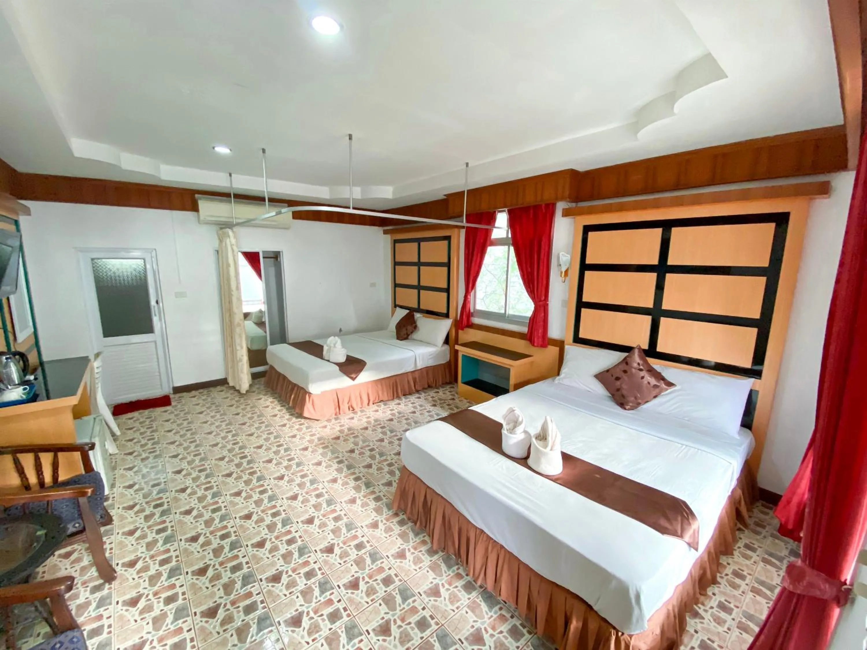 Bed in Lanta Paradise Beach Resort