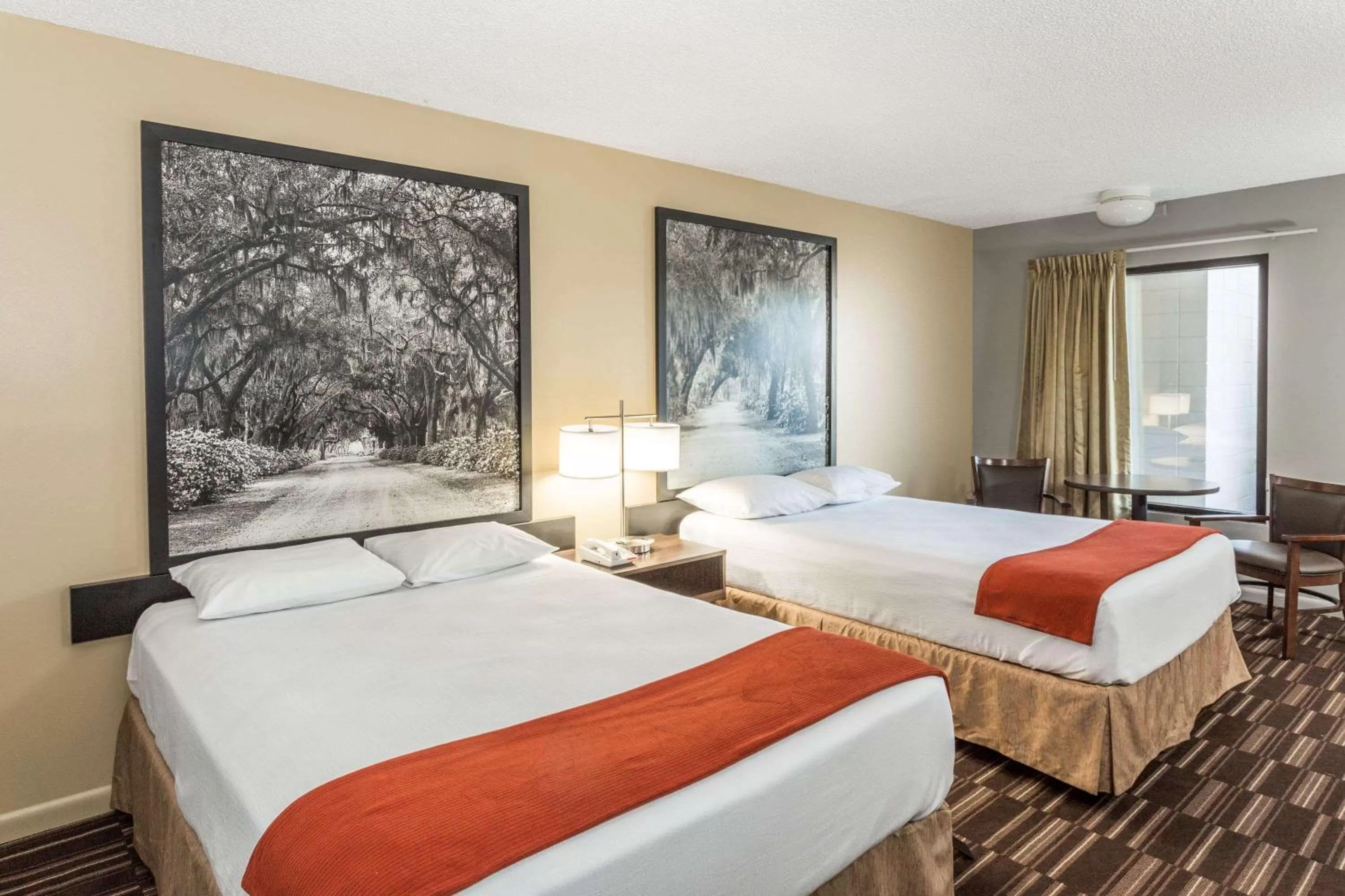 Photo of the whole room, Bed in Super 8 by Wyndham Adel GA I-75