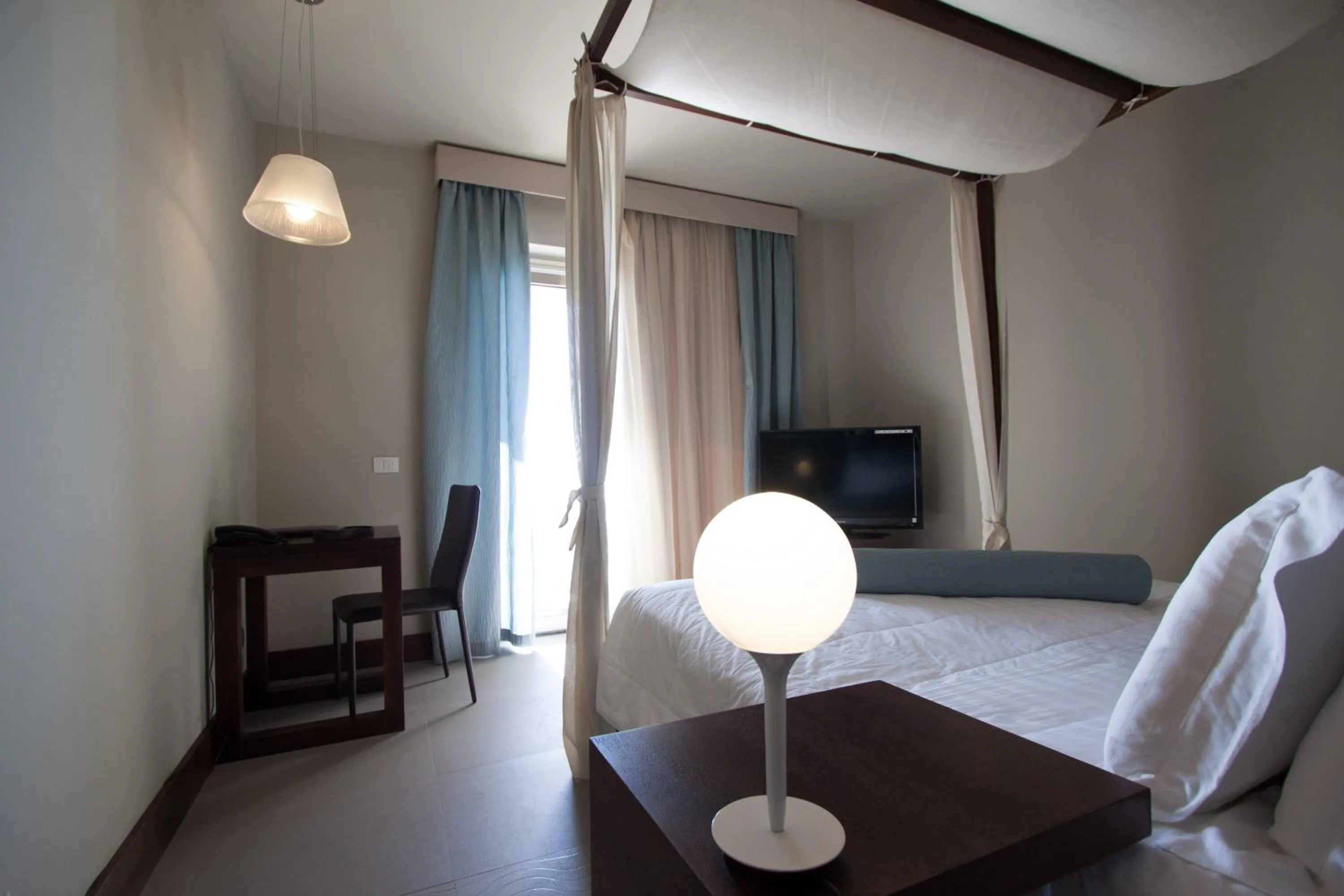 Decorative detail, Bed in Main Palace Hotel