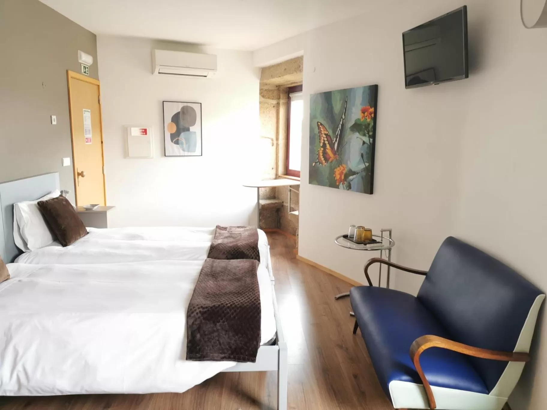 Bedroom, Bed in Bridge It - Suites & Views