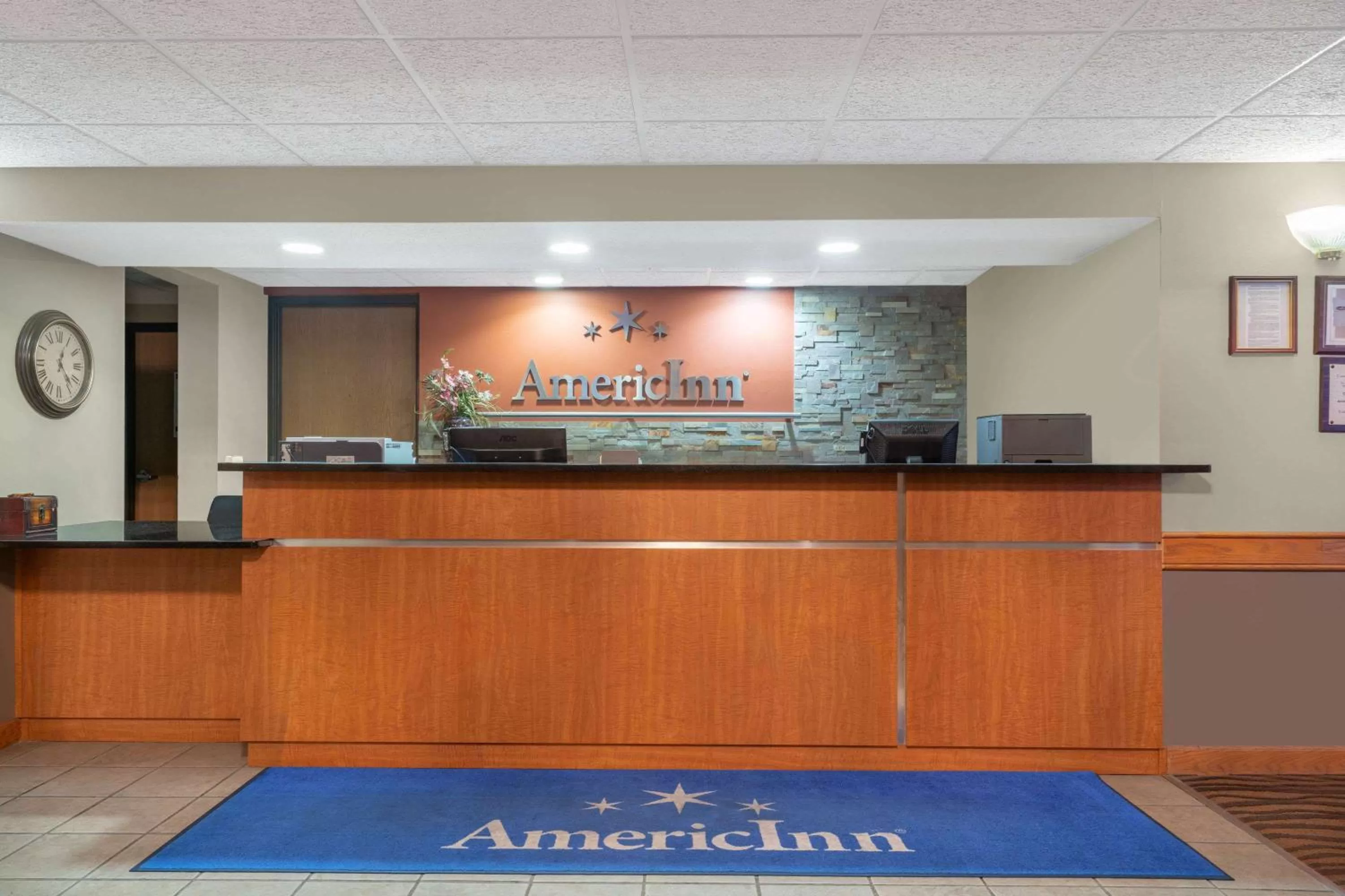 Lobby or reception in AmericInn by Wyndham Coon Rapids