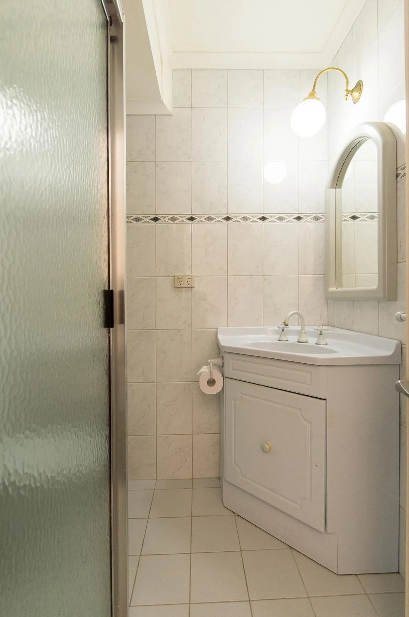 Standard Twin Room in Adelaide Royal Coach