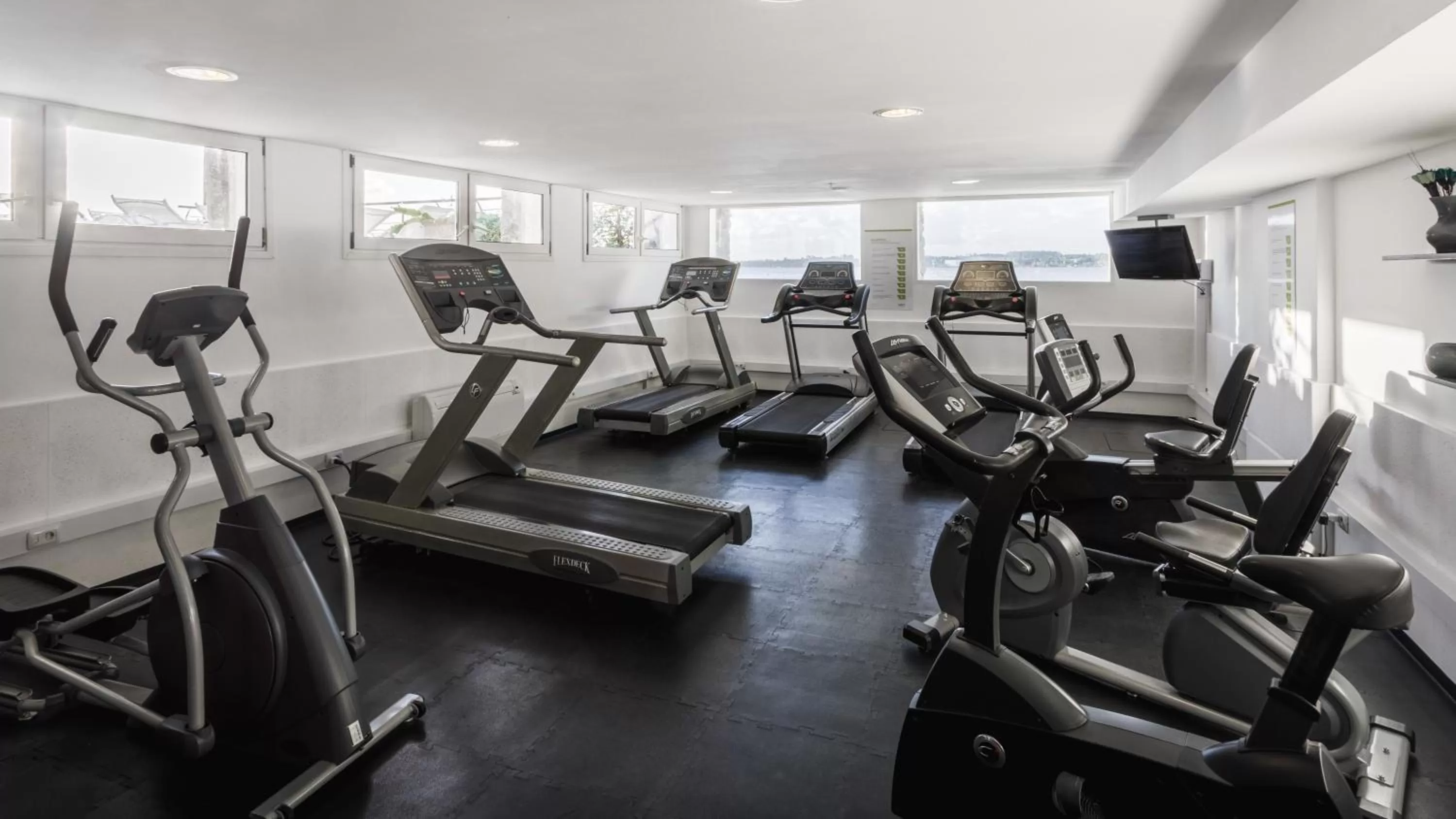 Fitness centre/facilities in Radisson Hotel Colonia del Sacramento