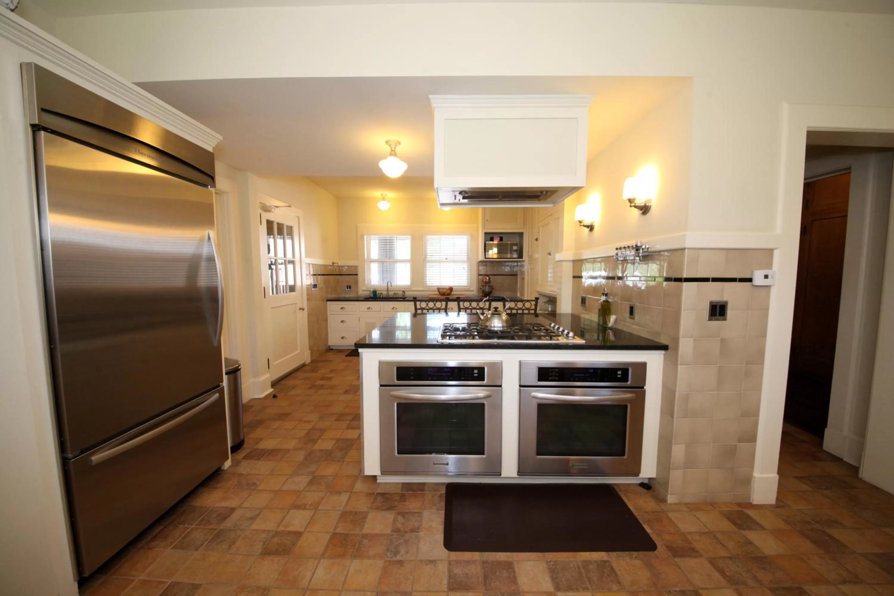 Kitchen/Kitchenette in Leonard at Logan House