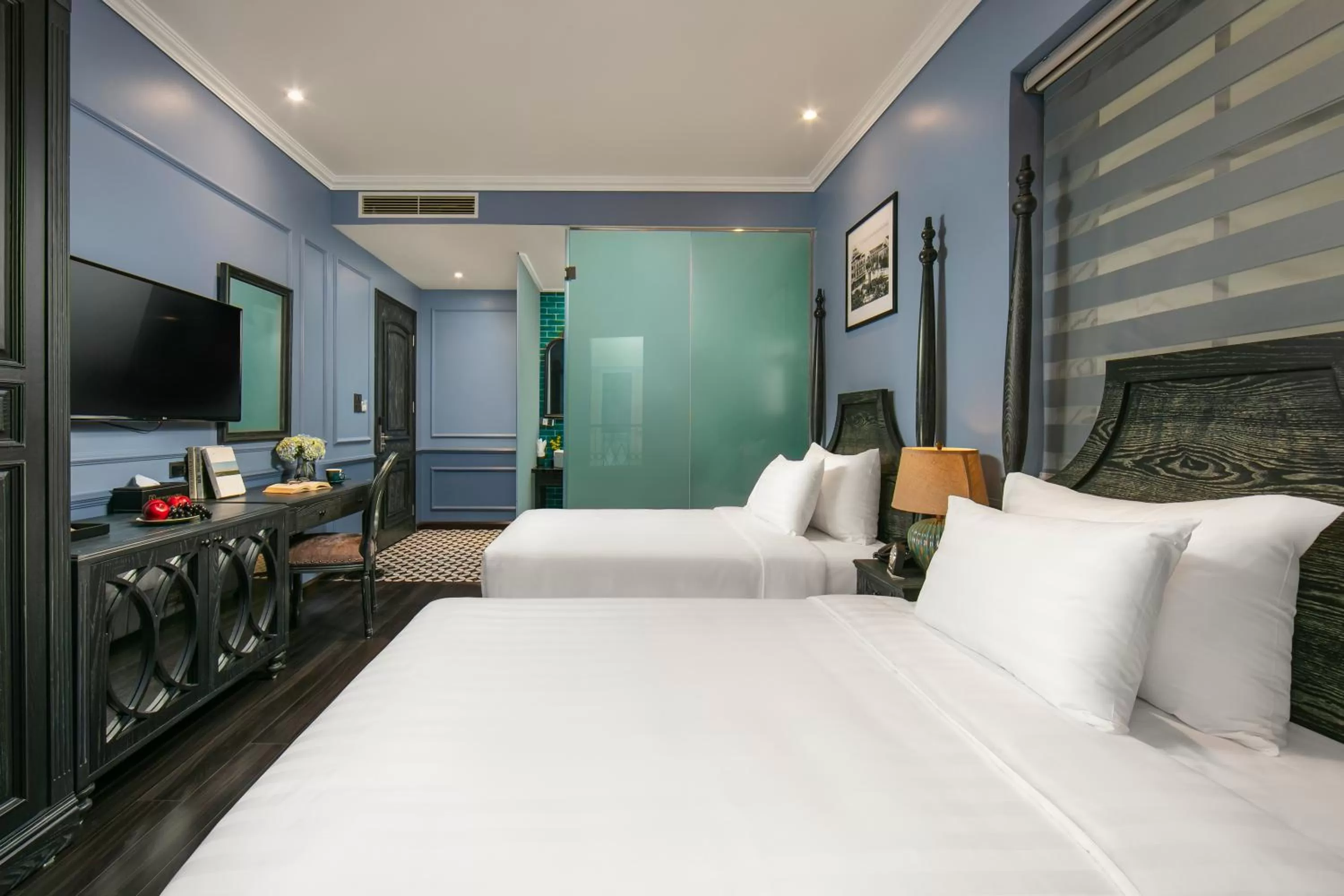 Photo of the whole room, Bed in The Secret HaLong